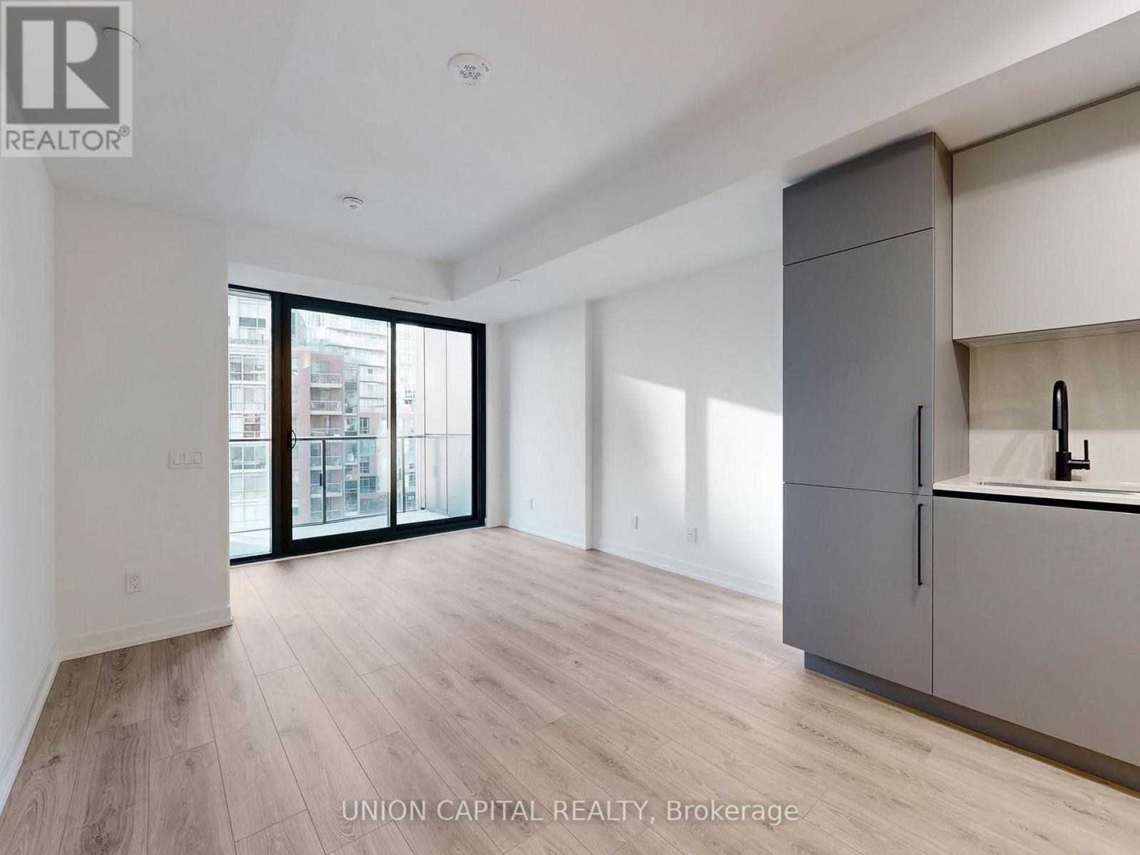 505 - 35 Parliament Street, Toronto, Ontario  M5A 2Y2 - Photo 2 - C12566880