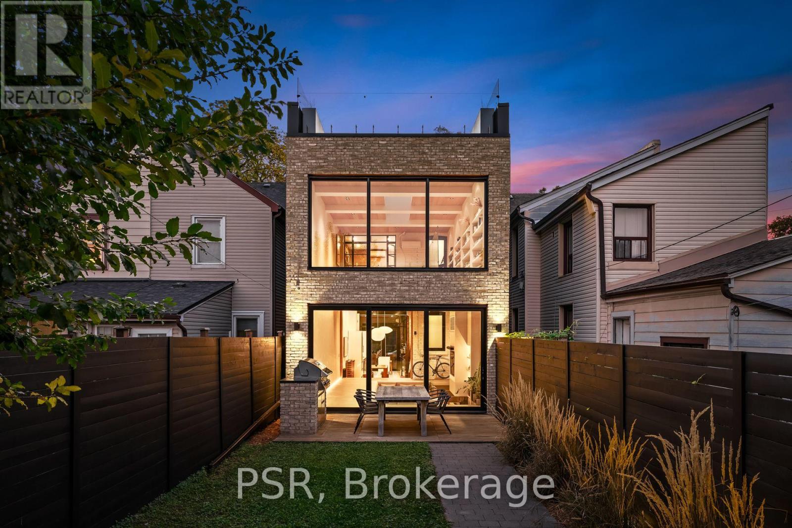 53 Palmerston Avenue, Toronto, Ontario  M6J 2J2 - Photo 3 - C12566942