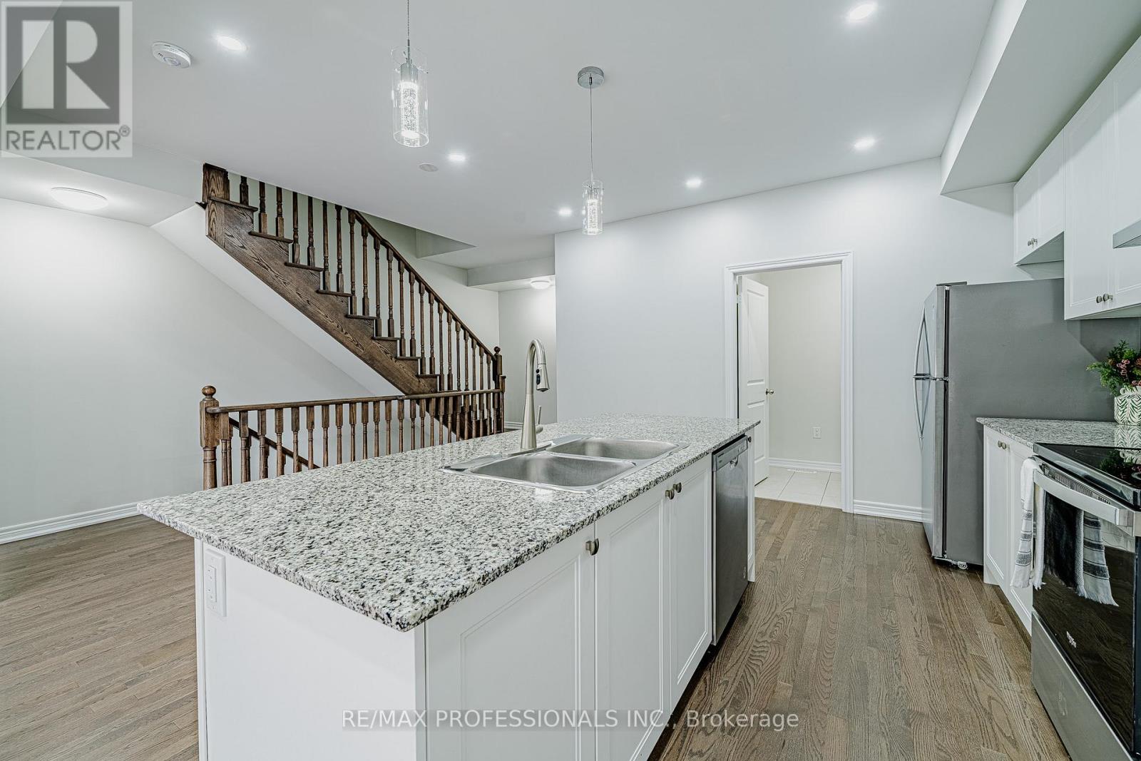 520 Littlewood Lane, Ajax, Ontario  L1S 0H1 - Photo 12 - E12566784