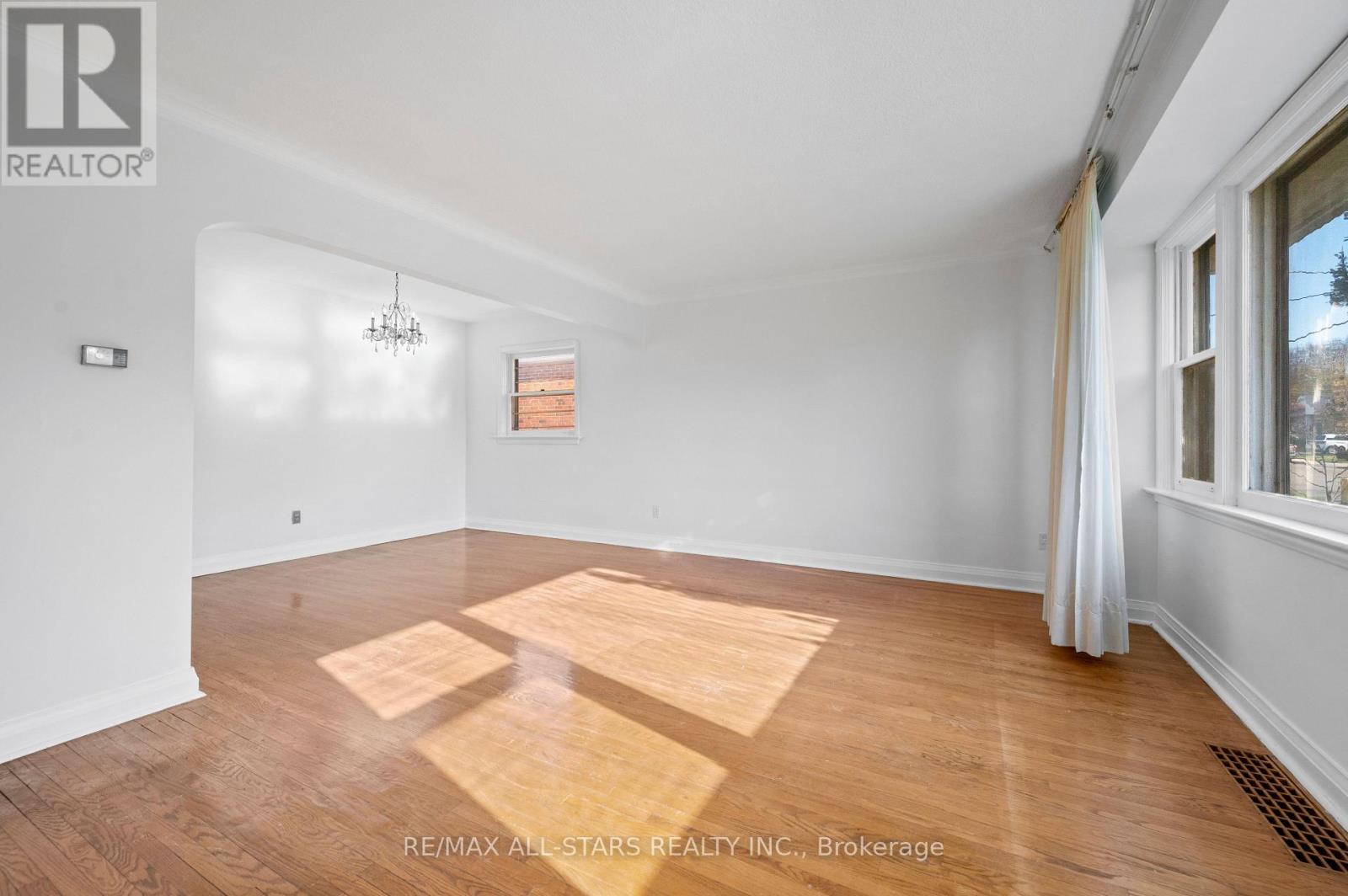 24 Donora Drive, Toronto, Ontario  M4B 1B5 - Photo 10 - E12566986