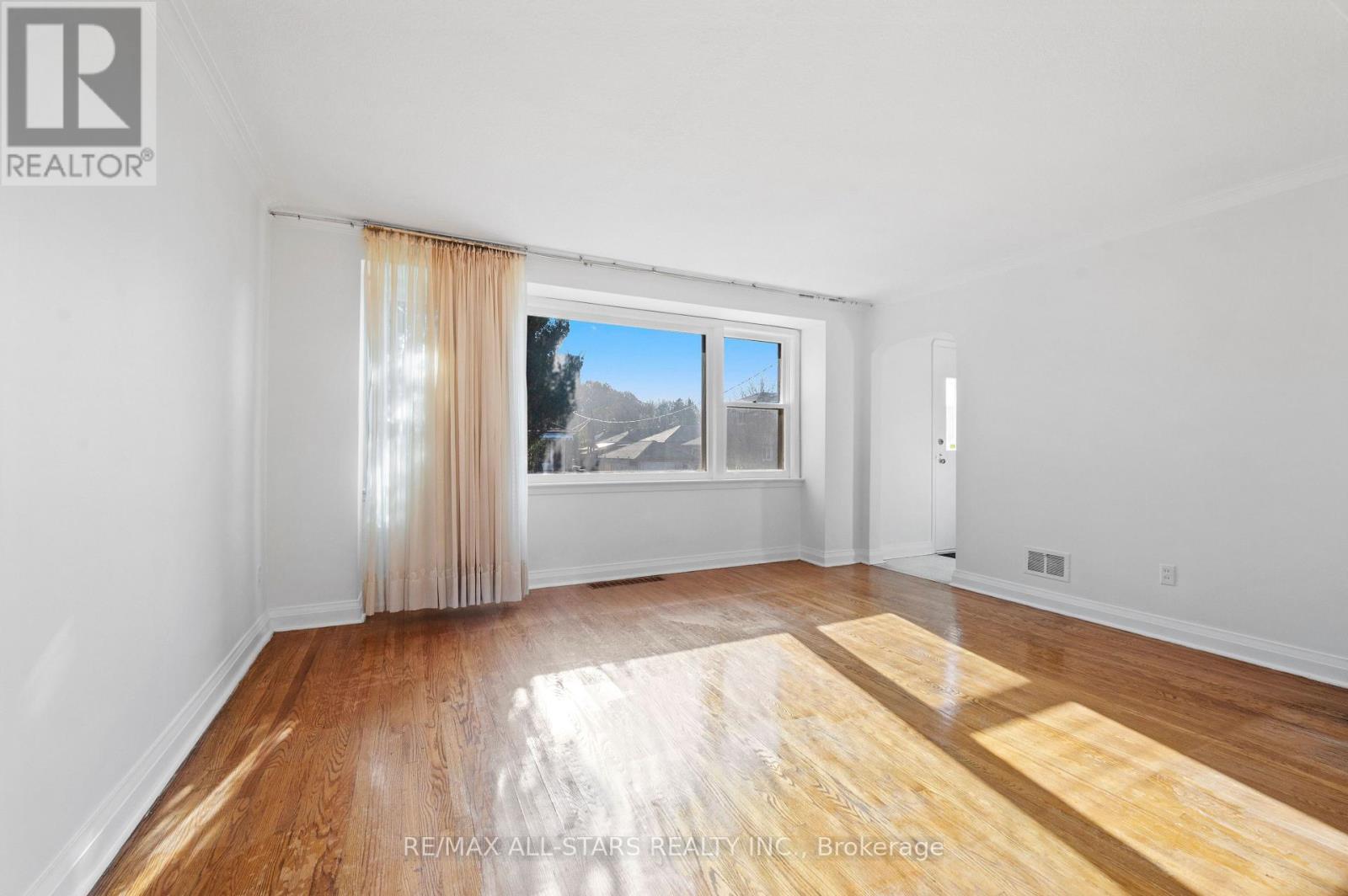 24 Donora Drive, Toronto, Ontario  M4B 1B5 - Photo 11 - E12566986