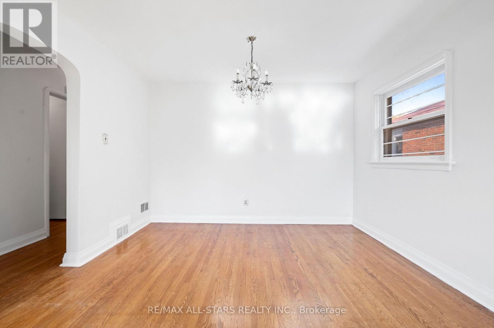 24 Donora Drive, Toronto, Ontario  M4B 1B5 - Photo 12 - E12566986