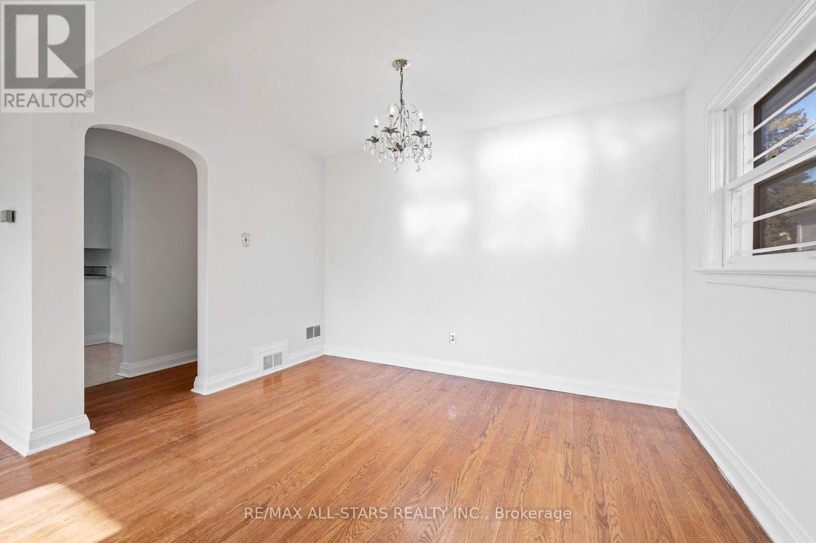 24 Donora Drive, Toronto, Ontario  M4B 1B5 - Photo 14 - E12566986