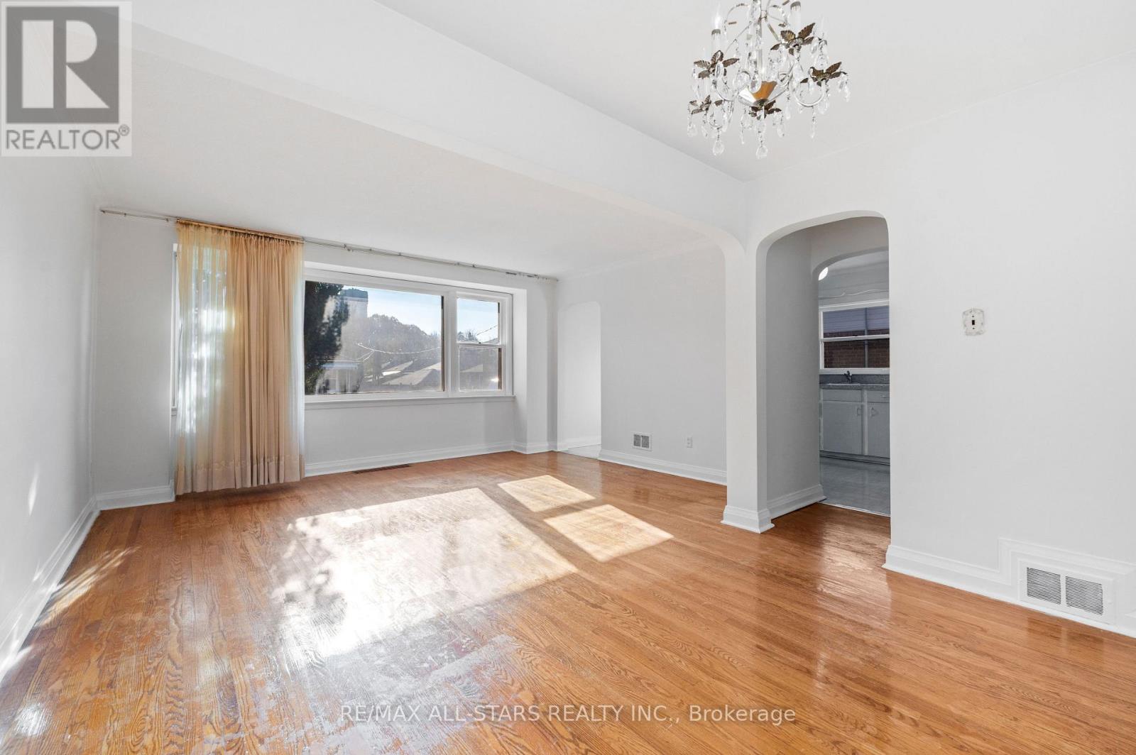 24 Donora Drive, Toronto, Ontario  M4B 1B5 - Photo 15 - E12566986