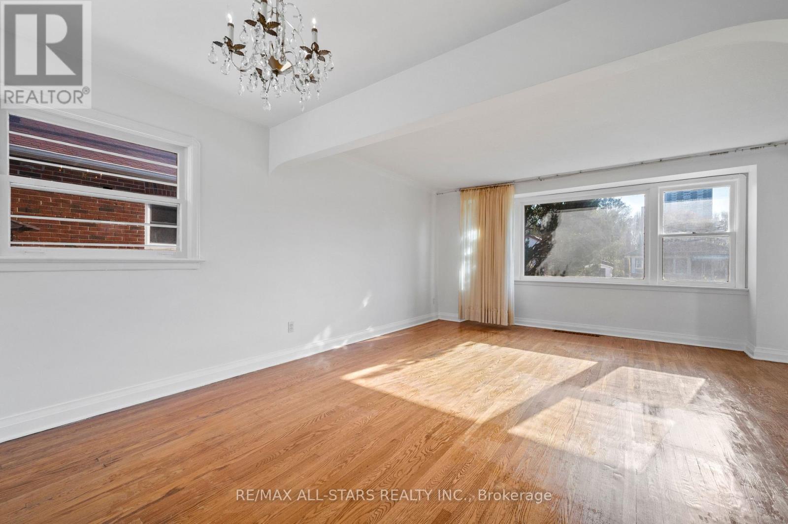 24 Donora Drive, Toronto, Ontario  M4B 1B5 - Photo 16 - E12566986