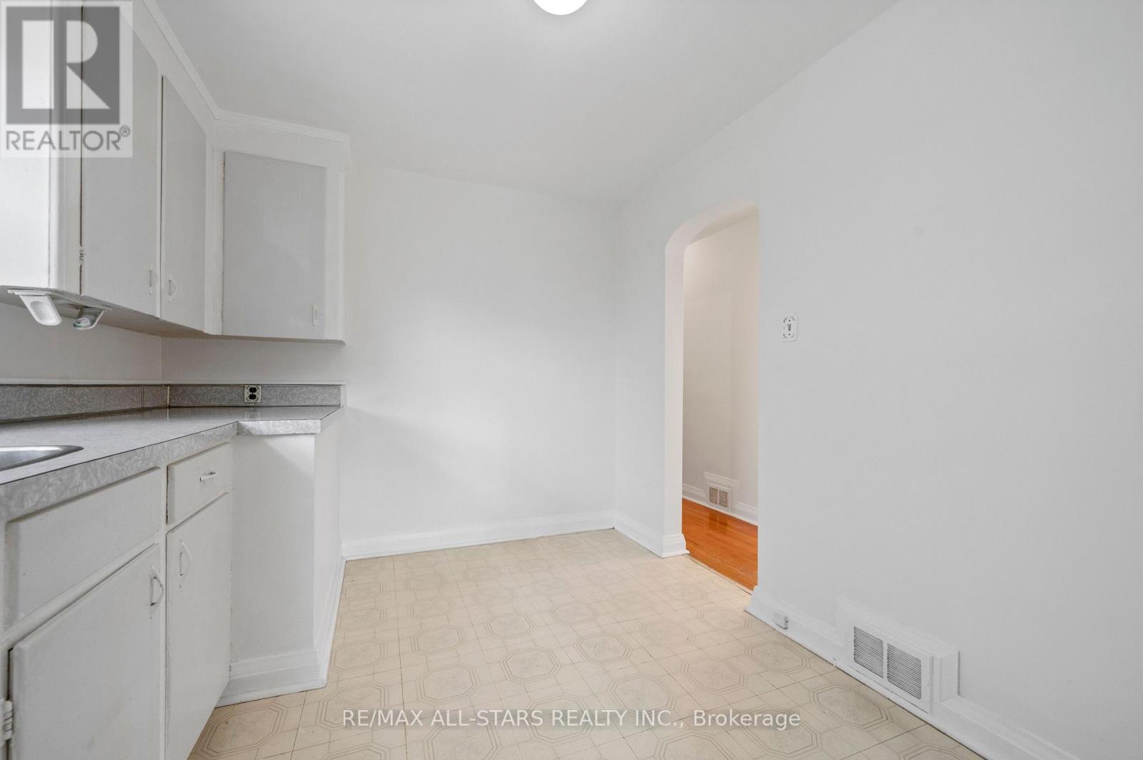 24 Donora Drive, Toronto, Ontario  M4B 1B5 - Photo 21 - E12566986