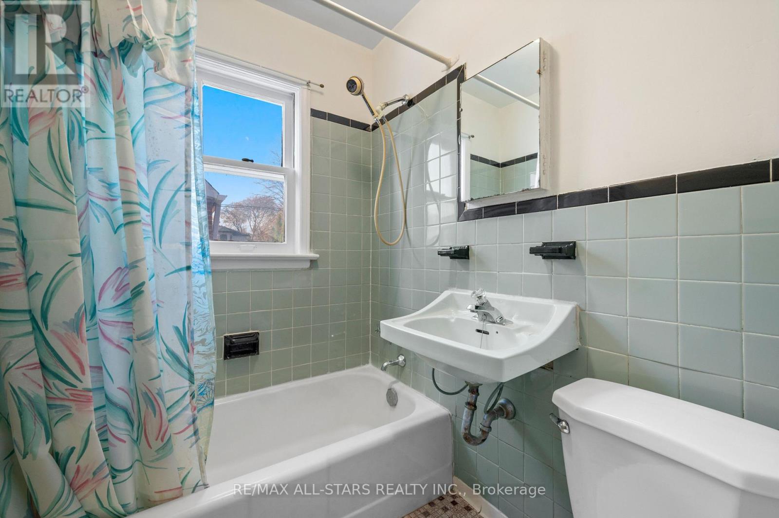 24 Donora Drive, Toronto, Ontario  M4B 1B5 - Photo 27 - E12566986