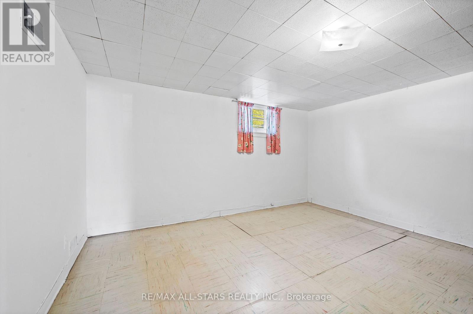 24 Donora Drive, Toronto, Ontario  M4B 1B5 - Photo 34 - E12566986