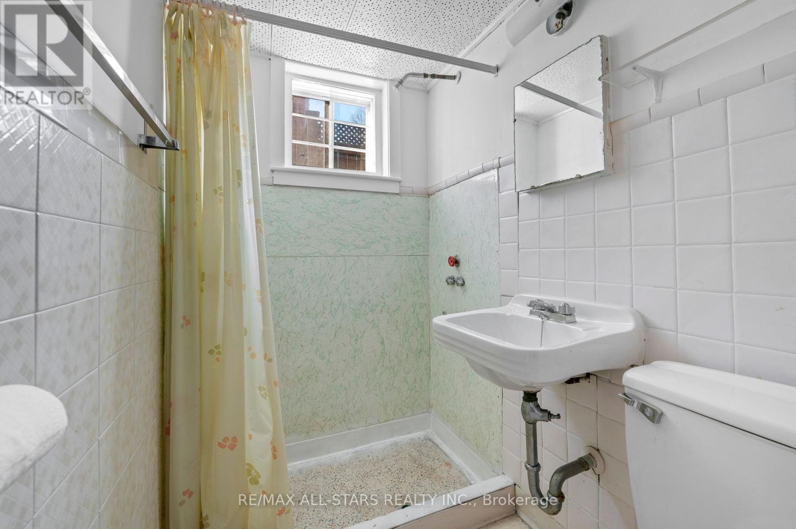 24 Donora Drive, Toronto, Ontario  M4B 1B5 - Photo 35 - E12566986