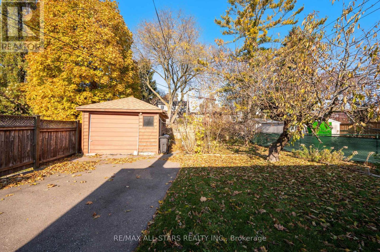 24 Donora Drive, Toronto, Ontario  M4B 1B5 - Photo 37 - E12566986