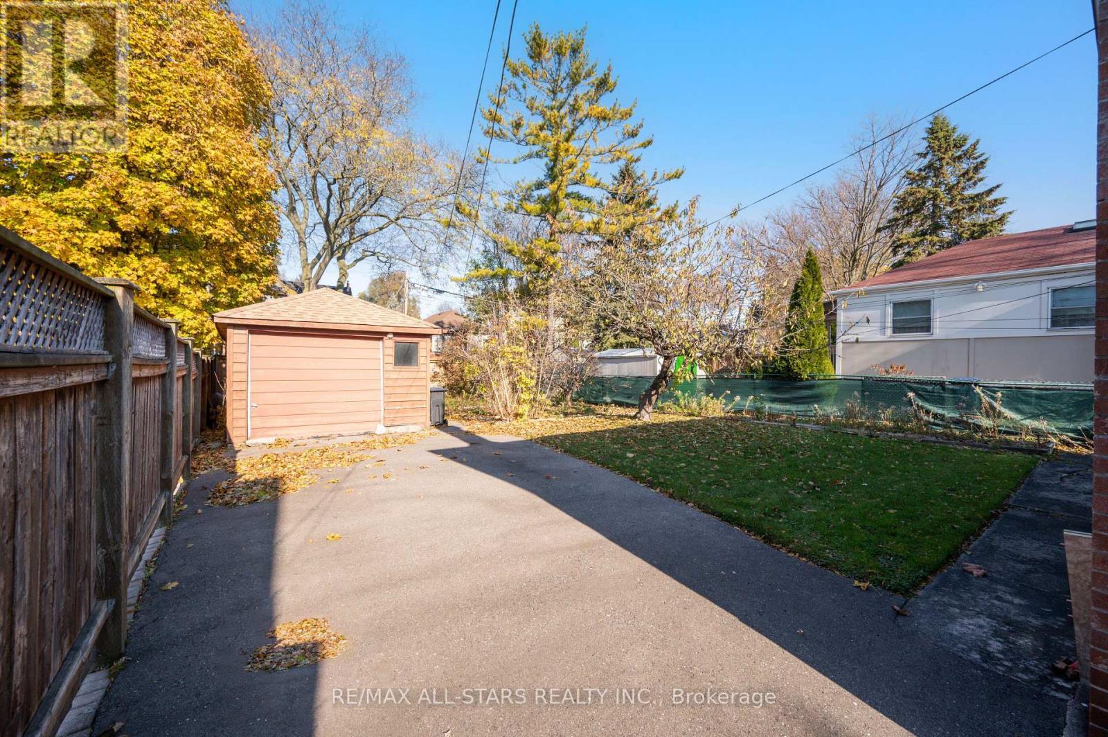 24 Donora Drive, Toronto, Ontario  M4B 1B5 - Photo 38 - E12566986