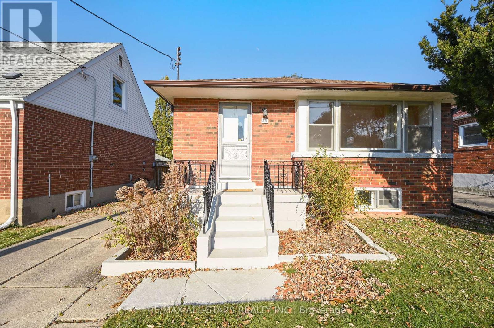 24 Donora Drive, Toronto, Ontario  M4B 1B5 - Photo 7 - E12566986