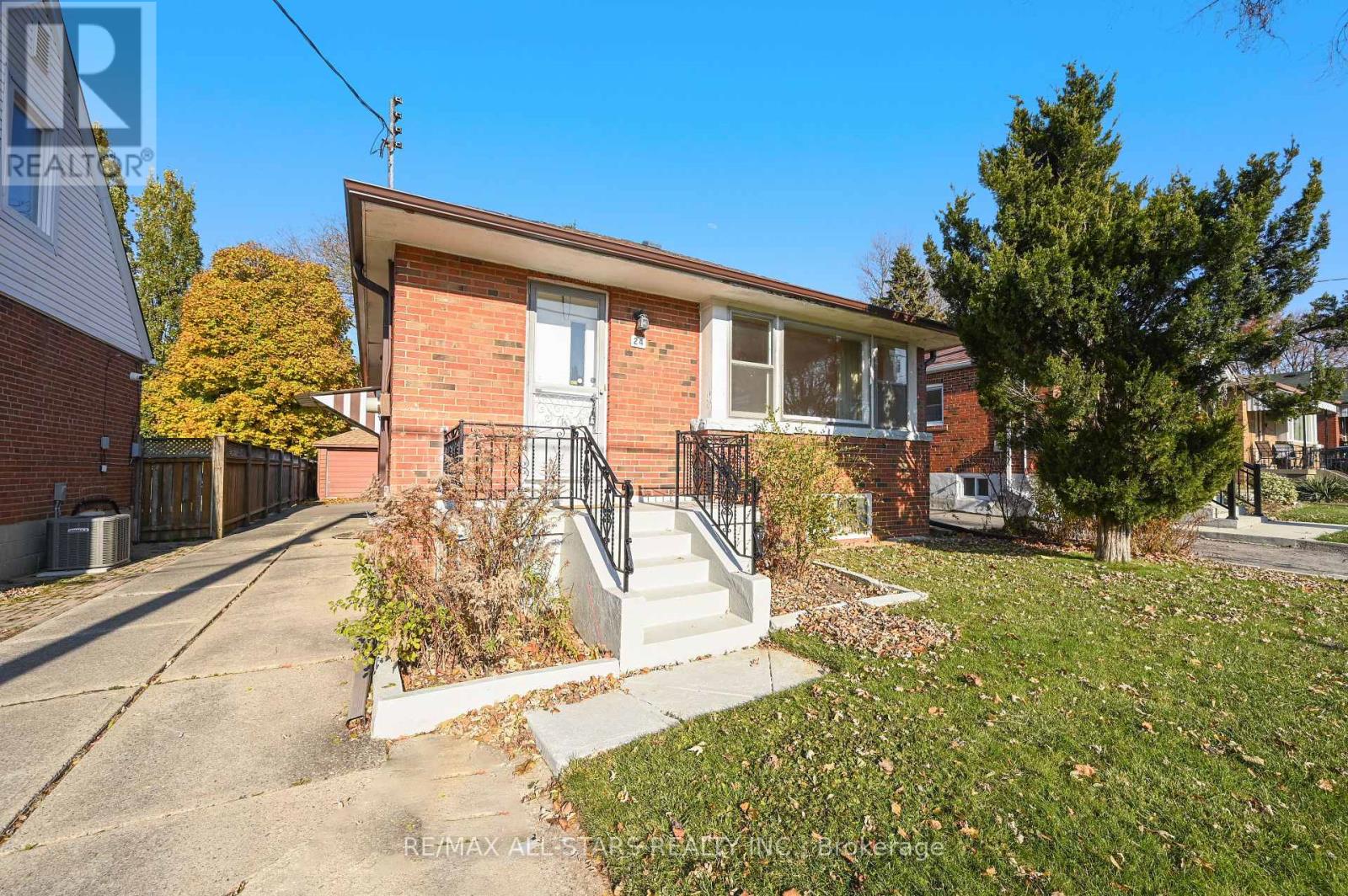 24 Donora Drive, Toronto, Ontario  M4B 1B5 - Photo 8 - E12566986