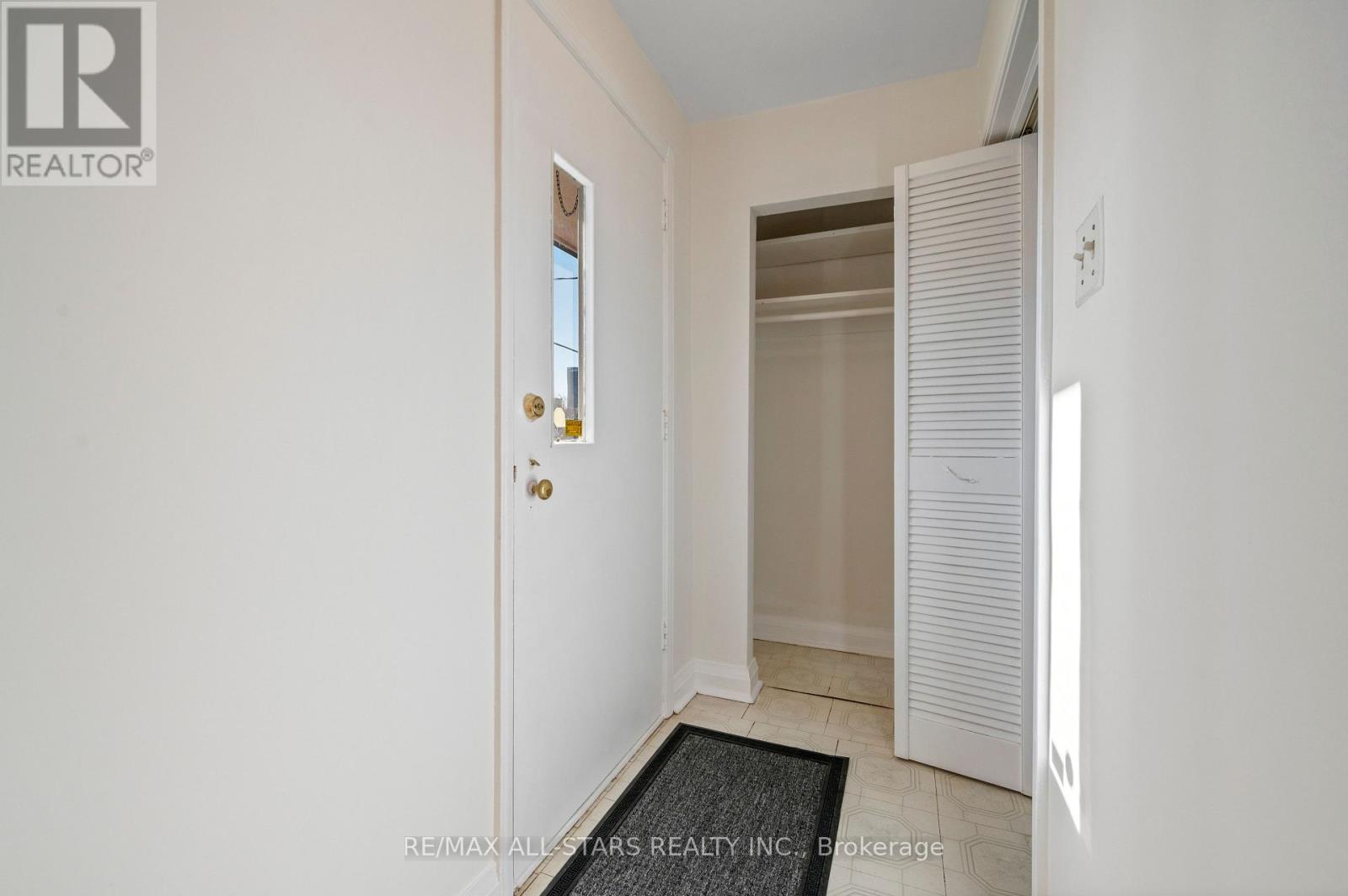 24 Donora Drive, Toronto, Ontario  M4B 1B5 - Photo 9 - E12566986