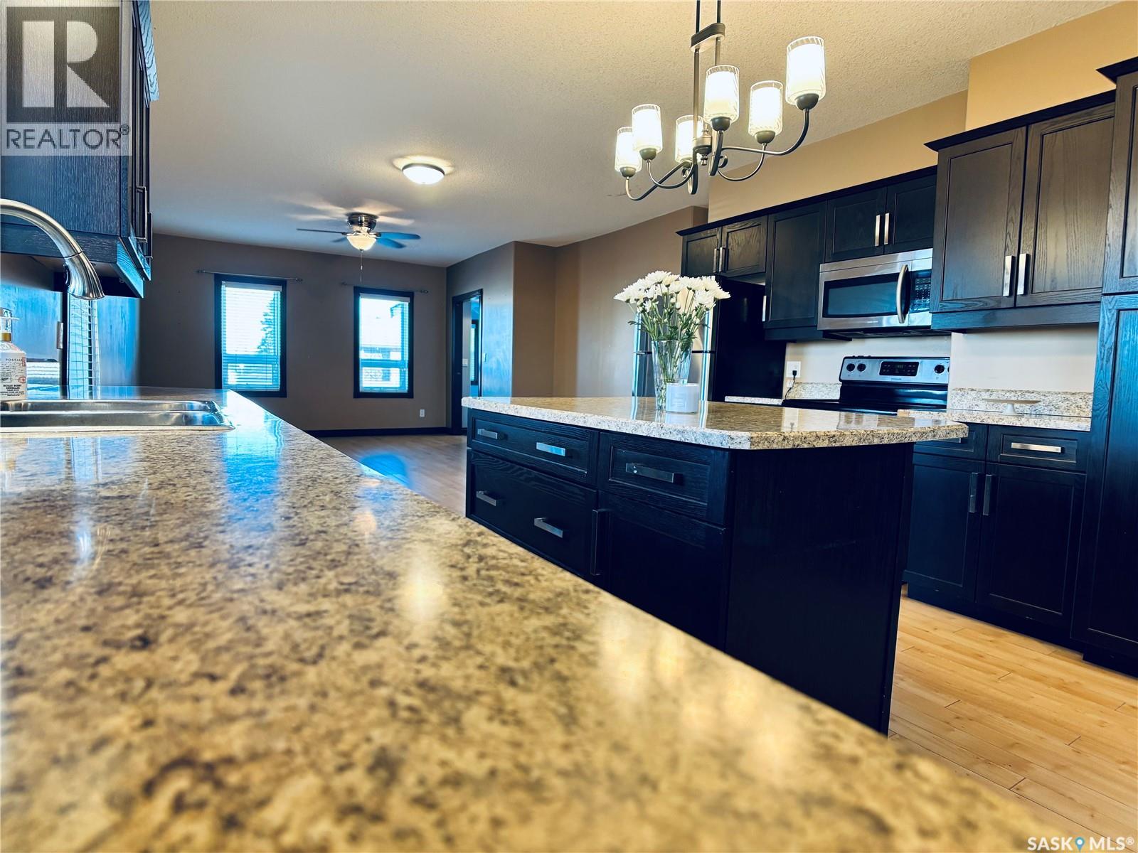 1208 Sixth Street, Estevan, Saskatchewan  S4A 1B1 - Photo 10 - SK024424