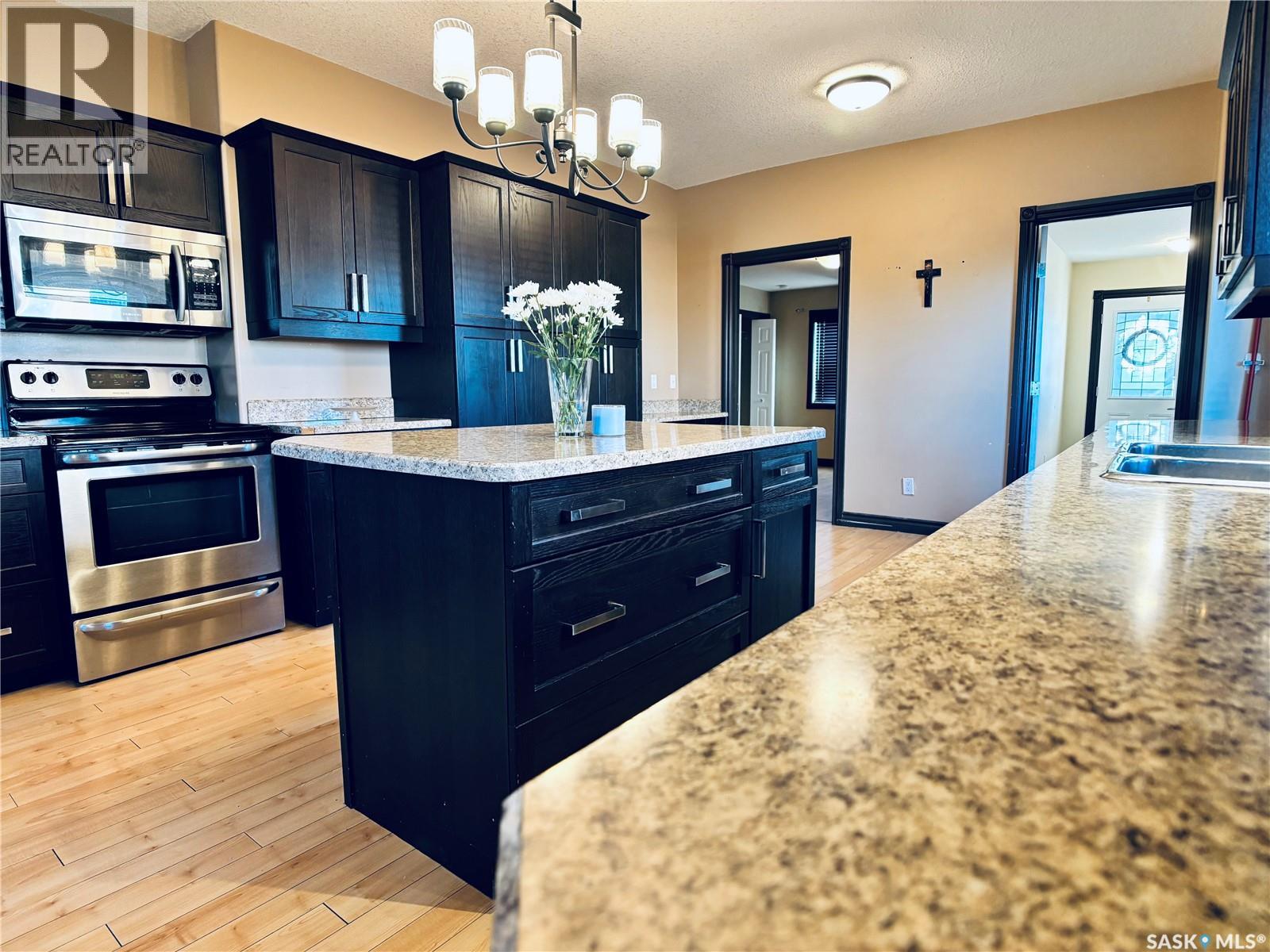 1208 Sixth Street, Estevan, Saskatchewan  S4A 1B1 - Photo 11 - SK024424