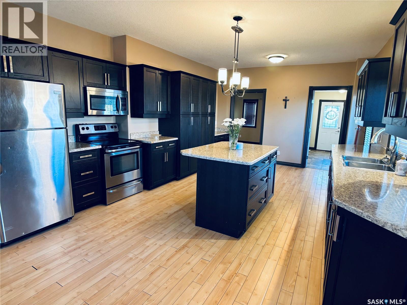 1208 Sixth Street, Estevan, Saskatchewan  S4A 1B1 - Photo 12 - SK024424