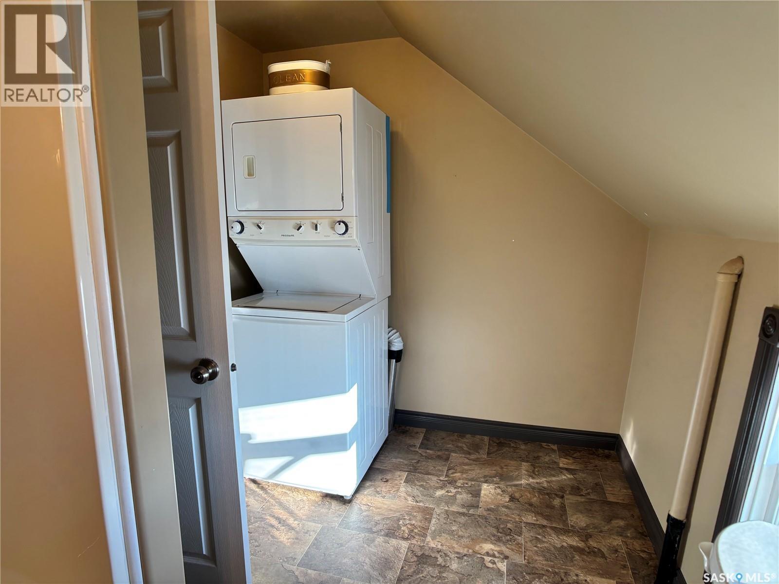 1208 Sixth Street, Estevan, Saskatchewan  S4A 1B1 - Photo 34 - SK024424