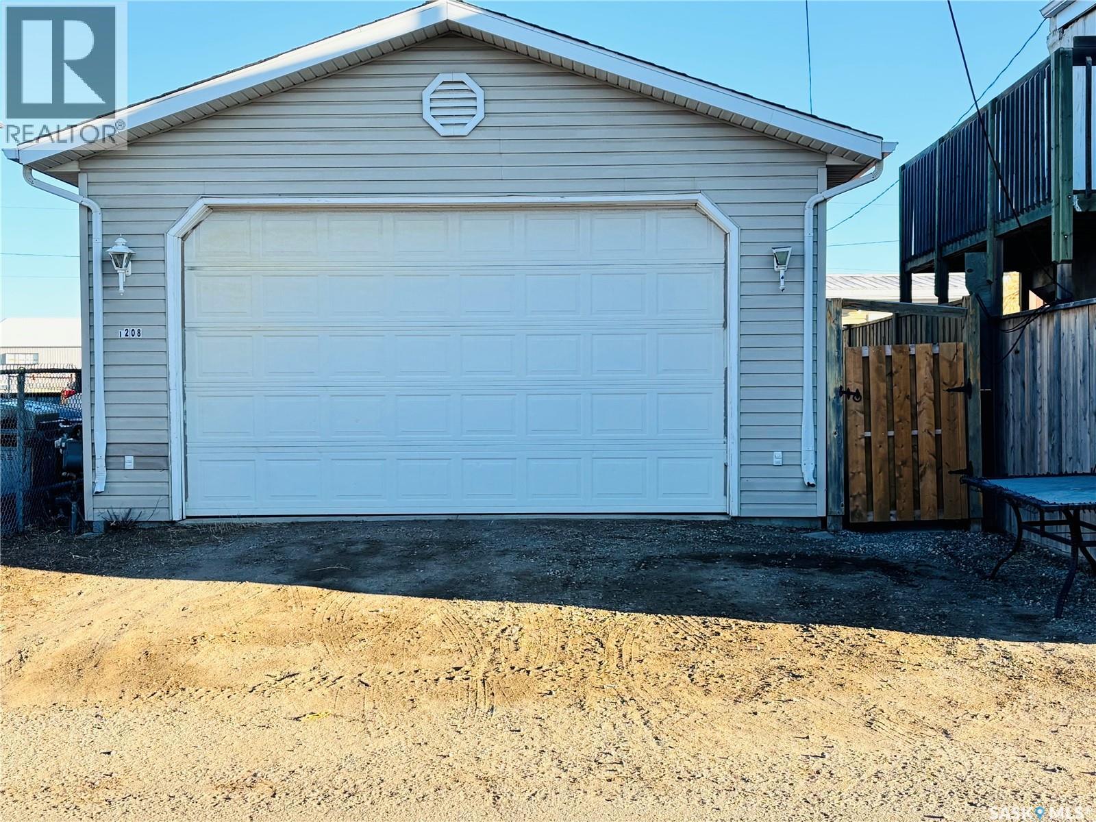 1208 Sixth Street, Estevan, Saskatchewan  S4A 1B1 - Photo 42 - SK024424