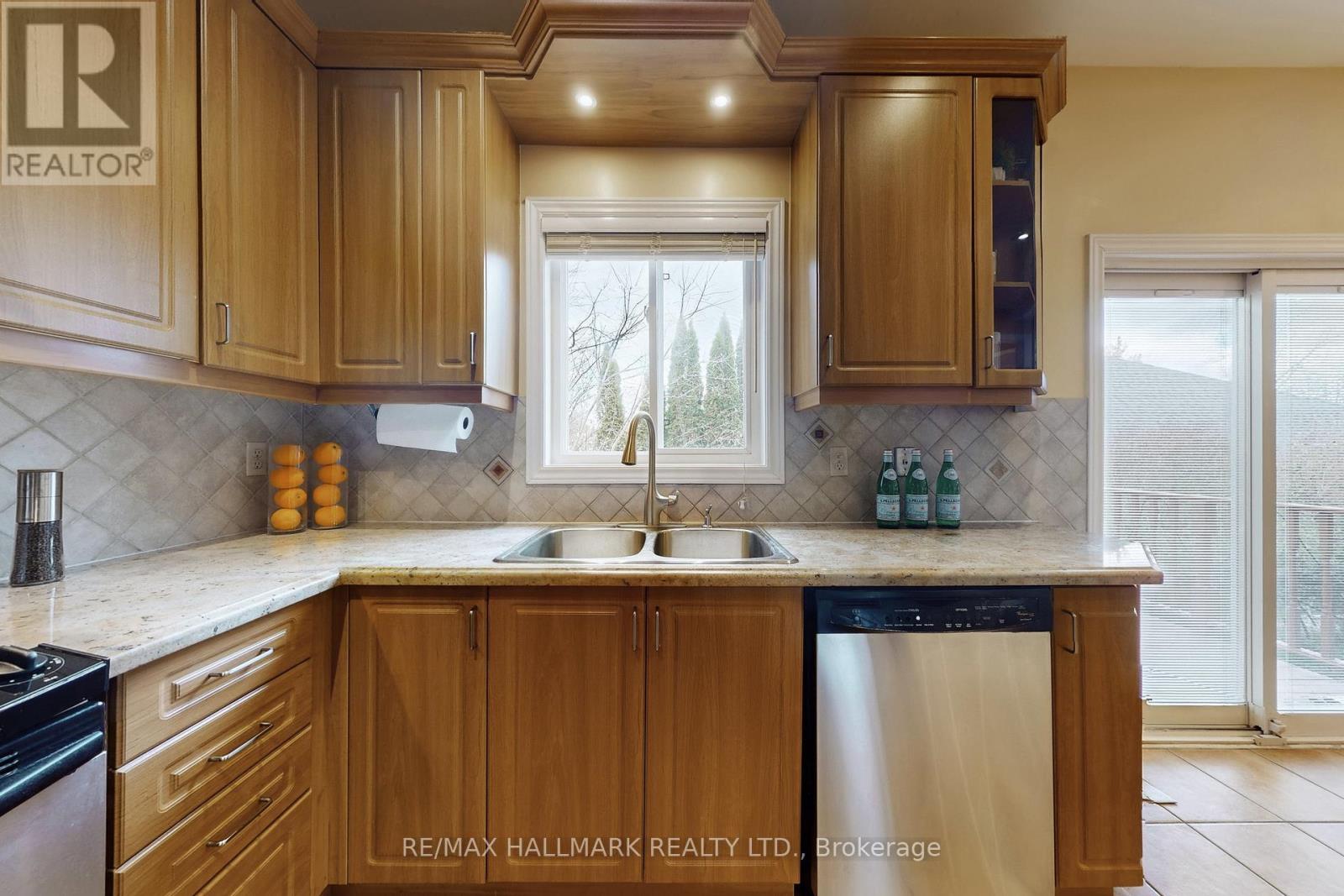 20 Palomino Drive, Richmond Hill, Ontario L4C 0P8 - Photo 16 - N12566844