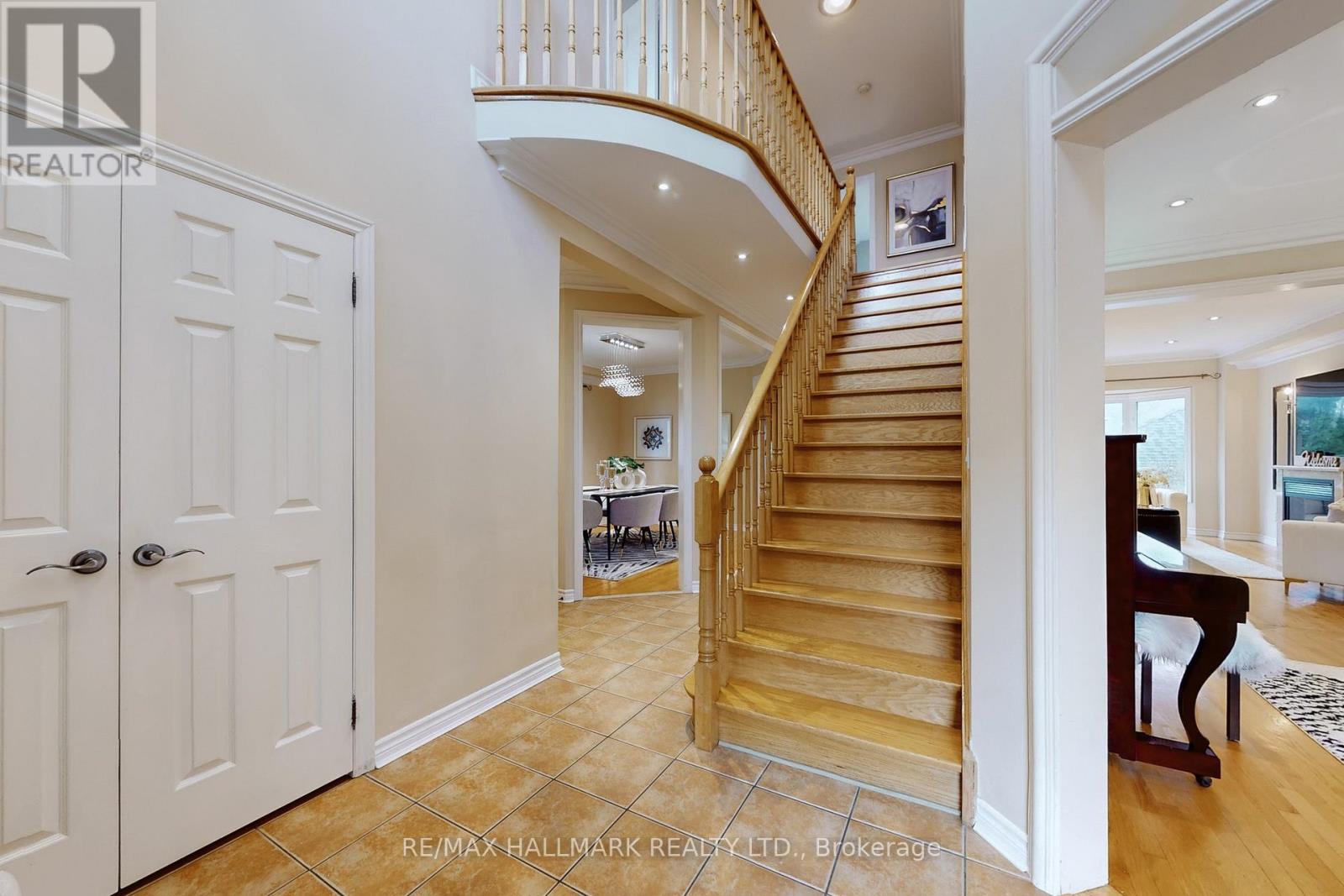 20 Palomino Drive, Richmond Hill, Ontario L4C 0P8 - Photo 19 - N12566844