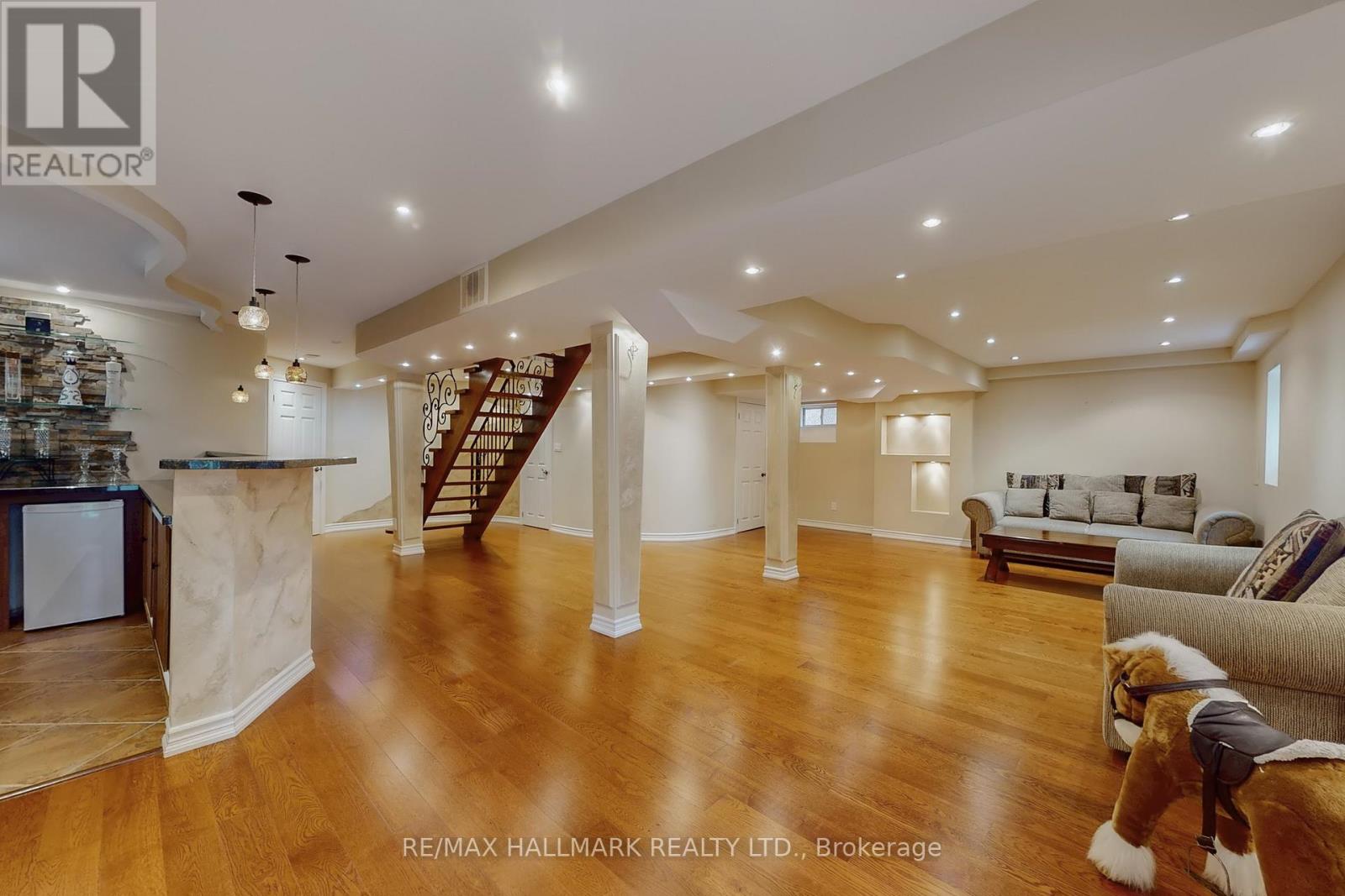 20 Palomino Drive, Richmond Hill, Ontario L4C 0P8 - Photo 33 - N12566844