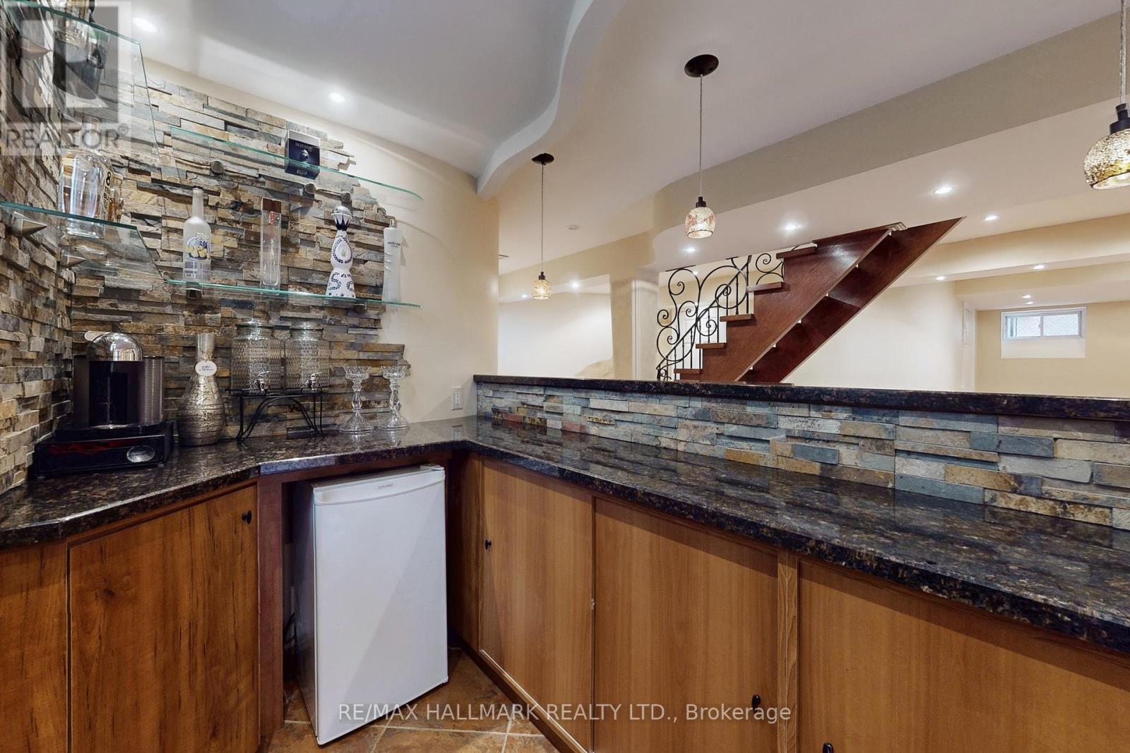 20 Palomino Drive, Richmond Hill, Ontario L4C 0P8 - Photo 35 - N12566844