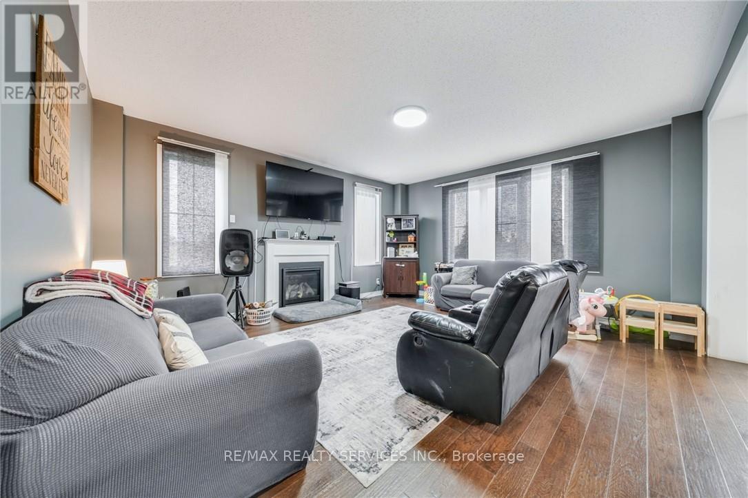 2 Kennedy Boulevard, New Tecumseth, Ontario  L9R 0L4 - Photo 9 - N12566858