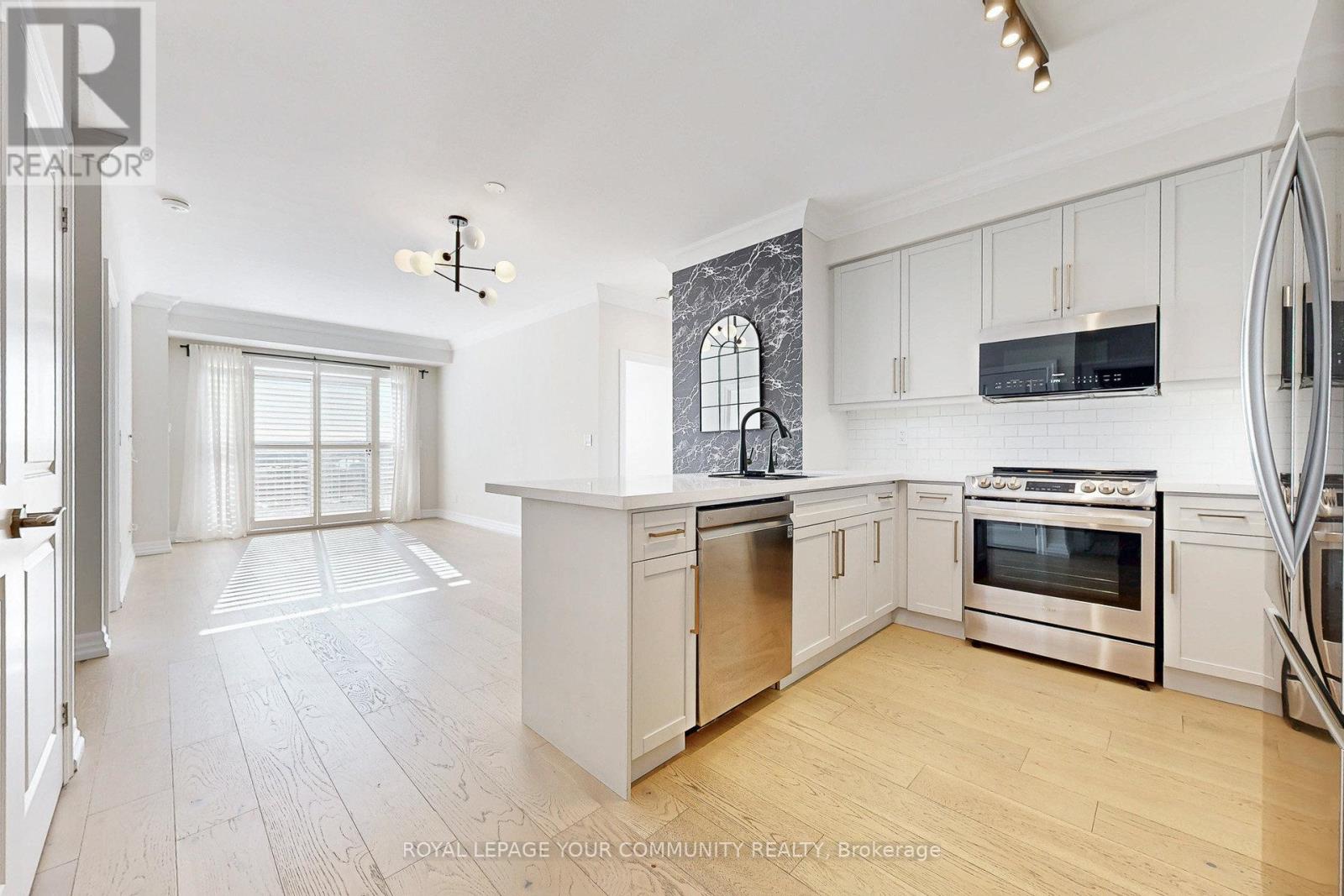 403 - 180 John West Way, Aurora, Ontario  L4G 0R3 - Photo 7 - N12566930