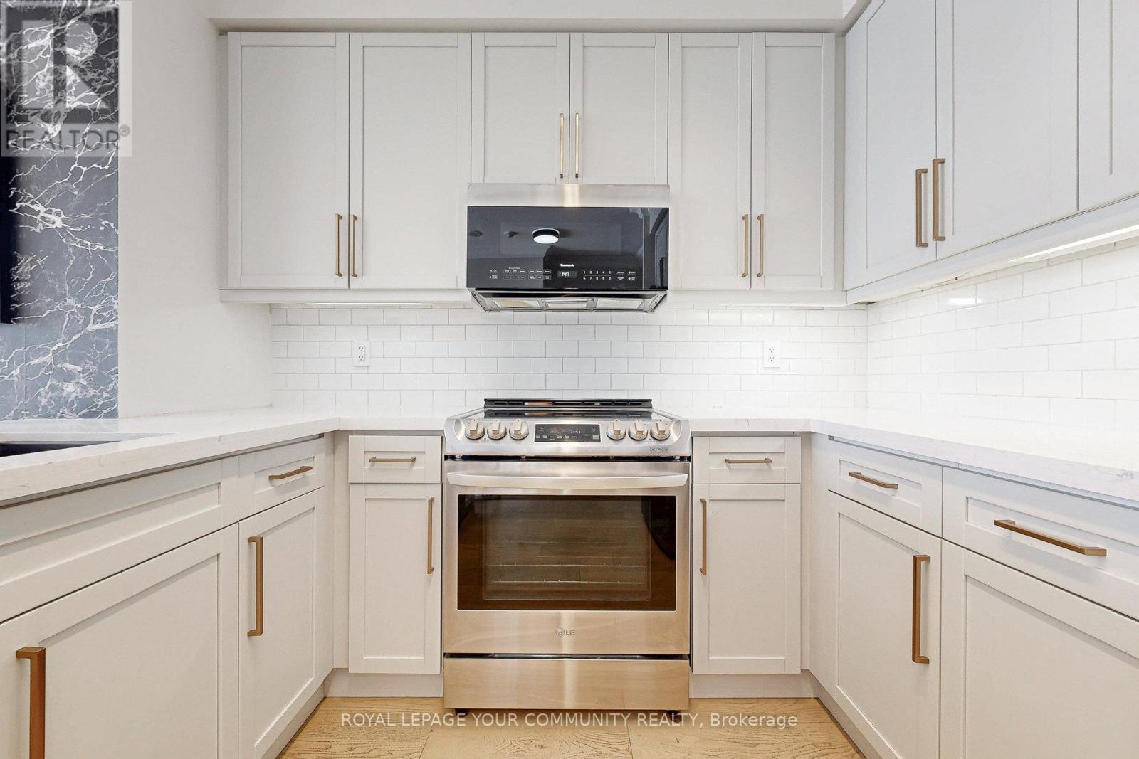 403 - 180 John West Way, Aurora, Ontario  L4G 0R3 - Photo 8 - N12566930