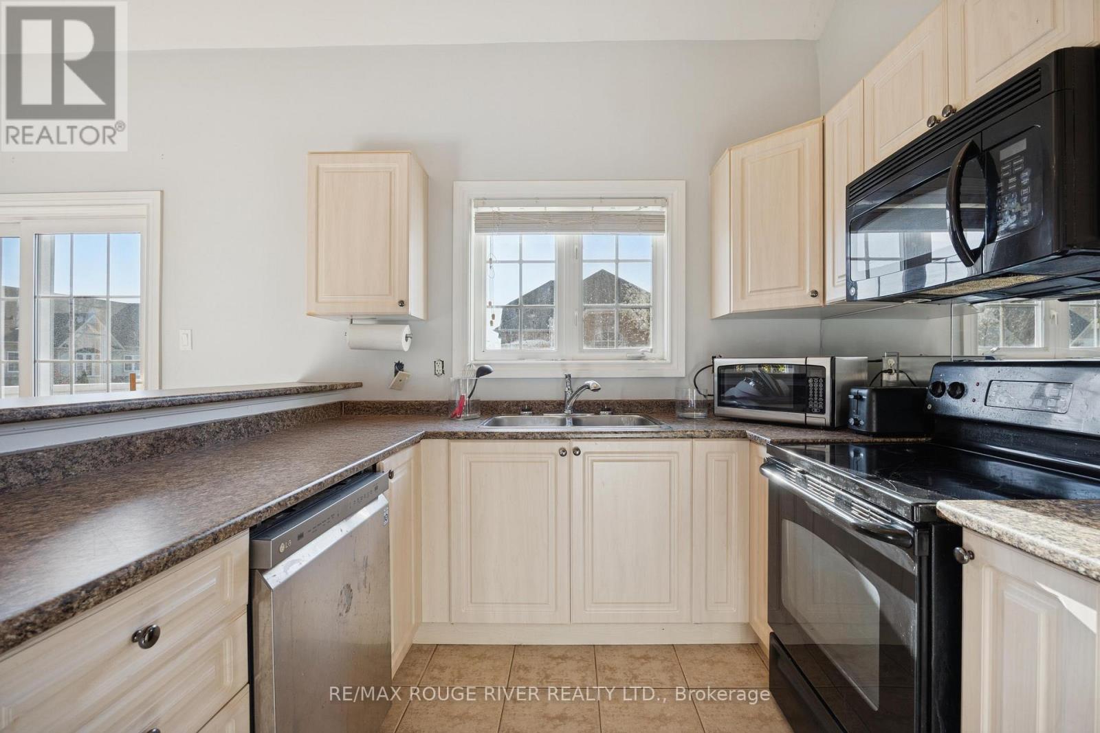 131 Kenneth Hobbs Avenue, Whitby, Ontario L1R 0E3 - Photo 17 - E12566172