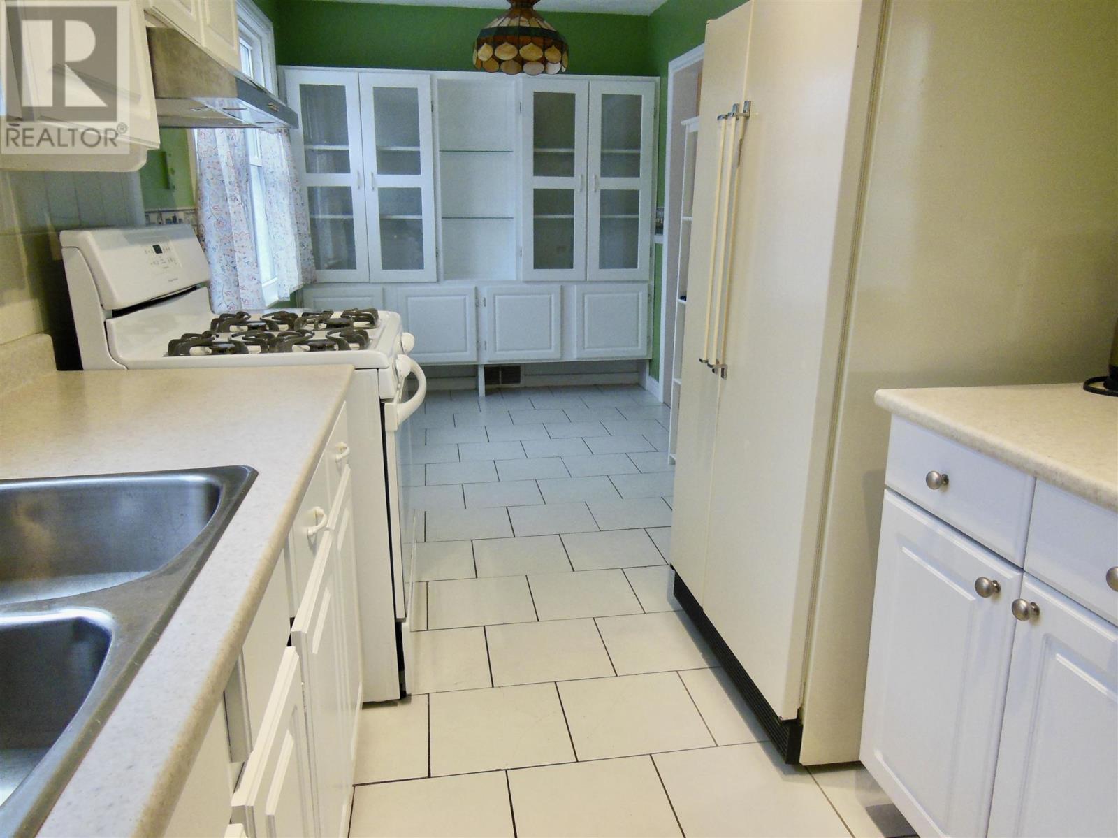 246 Lake St, Sault Ste. Marie, Ontario  P6A 4B1 - Photo 10 - SM253323