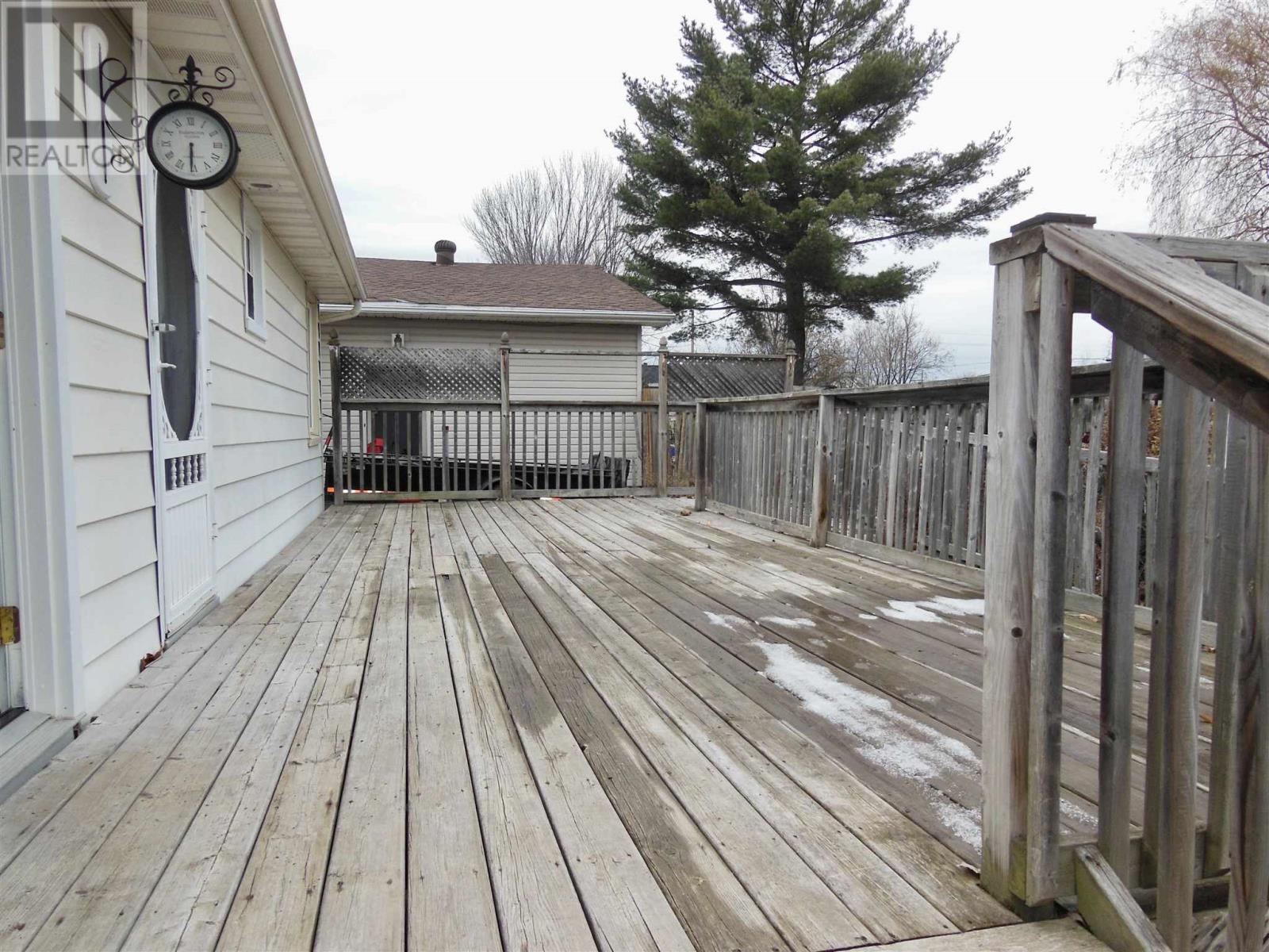 246 Lake St, Sault Ste. Marie, Ontario  P6A 4B1 - Photo 4 - SM253323