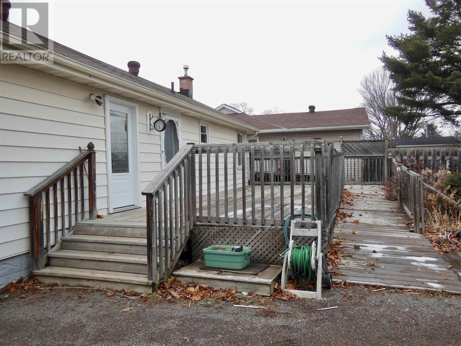 246 Lake St, Sault Ste. Marie, Ontario  P6A 4B1 - Photo 5 - SM253323