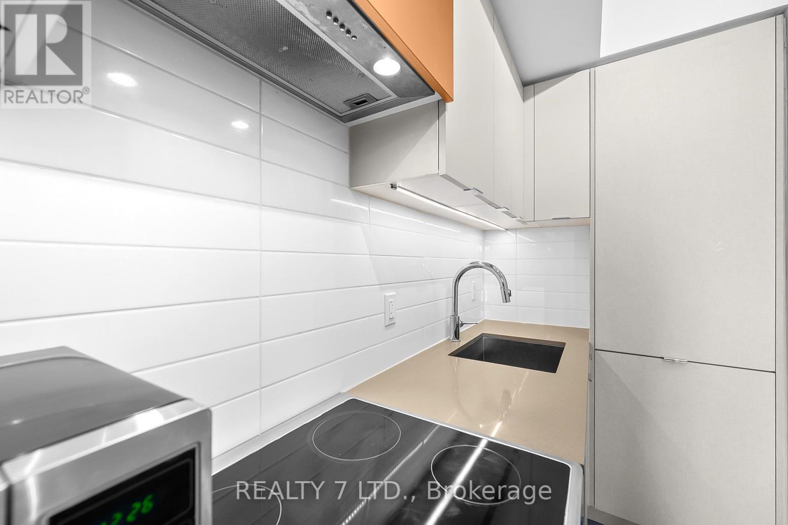 838 - 26 Gibbs Road, Toronto, Ontario  M9B 0E3 - Photo 11 - W12566786