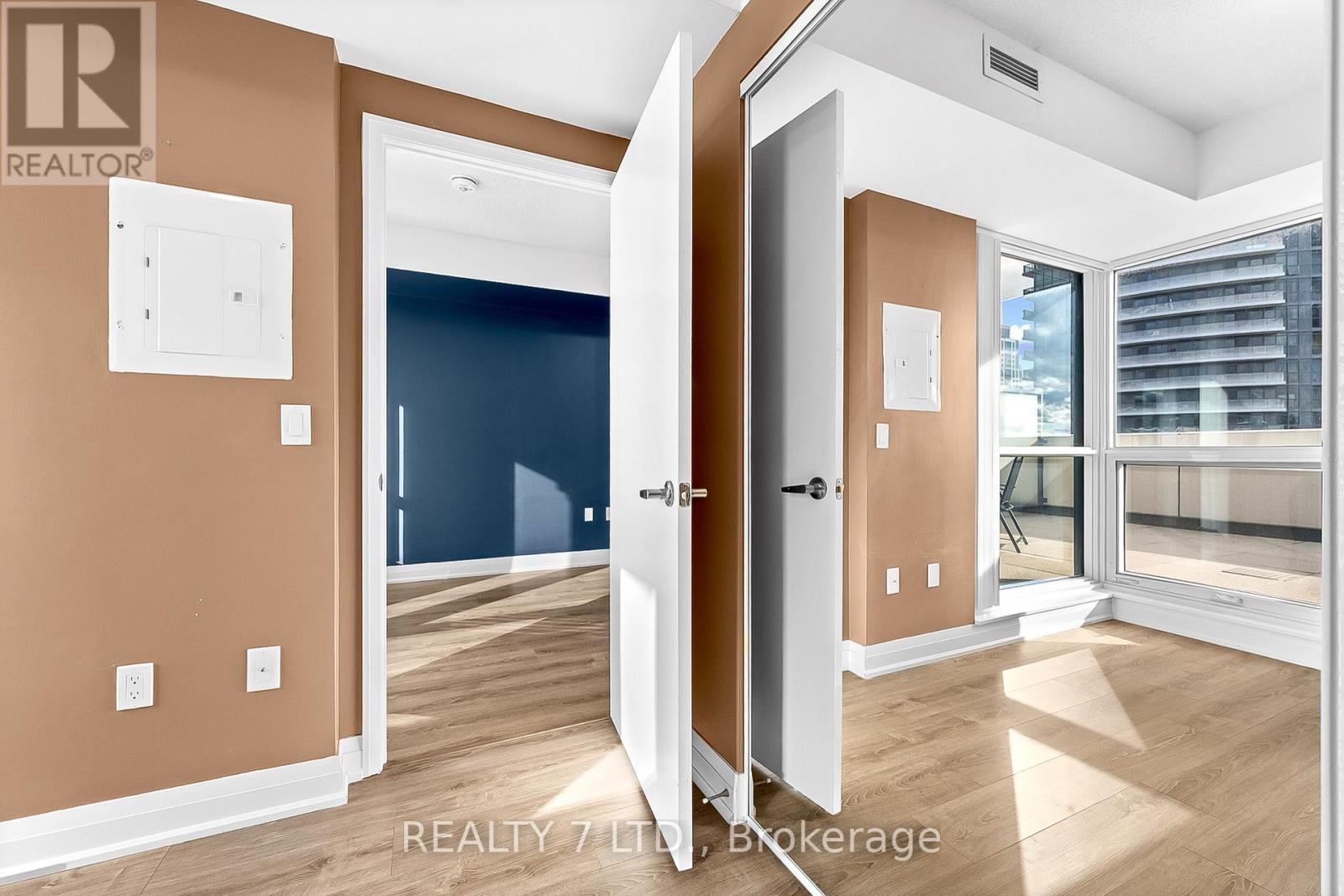 838 - 26 Gibbs Road, Toronto, Ontario  M9B 0E3 - Photo 20 - W12566786