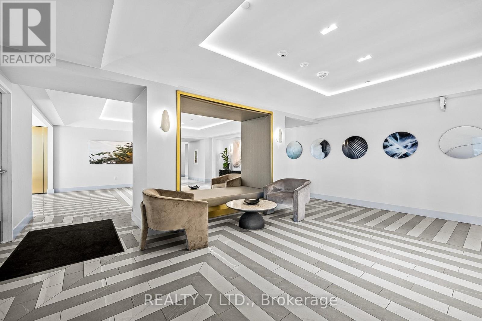 838 - 26 Gibbs Road, Toronto, Ontario  M9B 0E3 - Photo 5 - W12566786