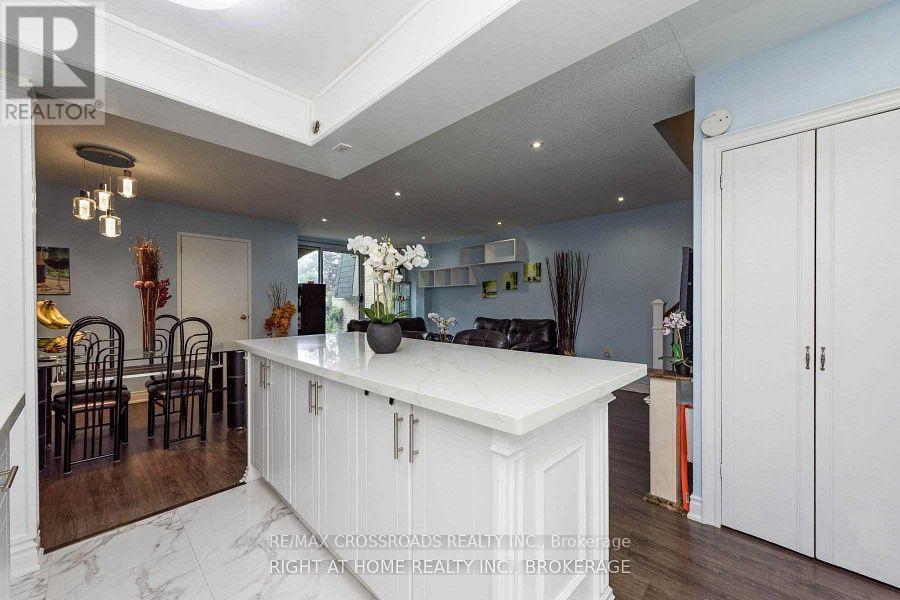 73 - 1624 Bloor Street W, Mississauga, Ontario  L4X 2S2 - Photo 5 - W12566790