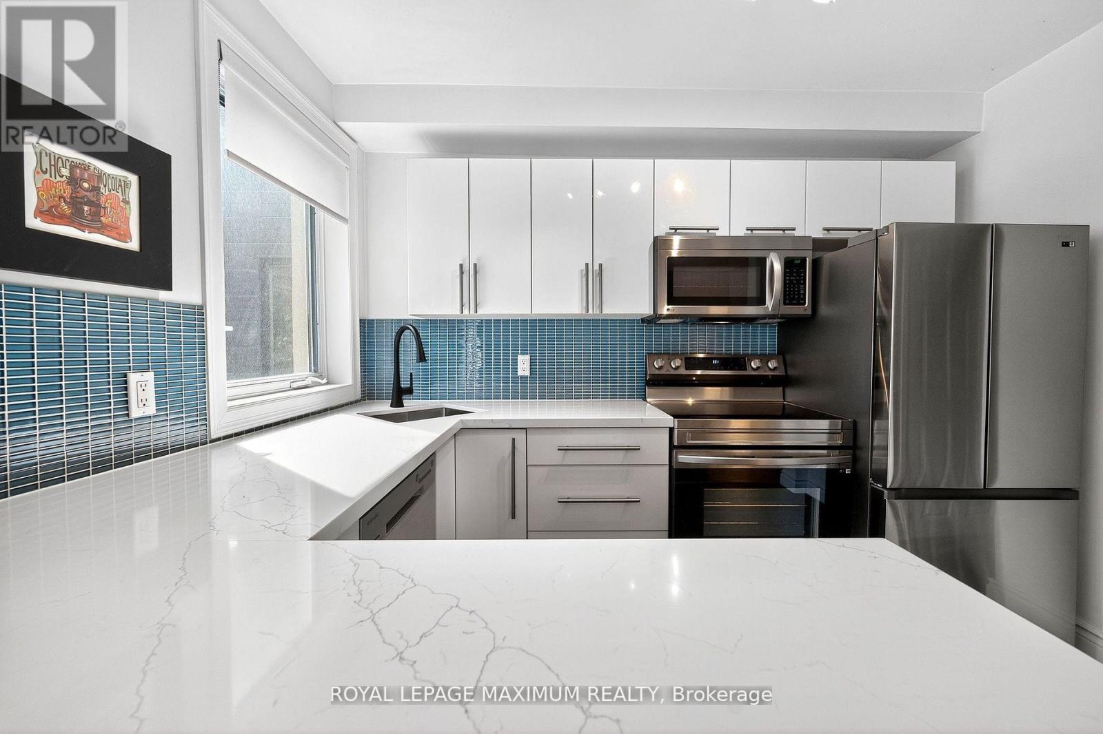 65 Parkdale Road, Toronto, Ontario  M6R 1E3 - Photo 16 - W12566796