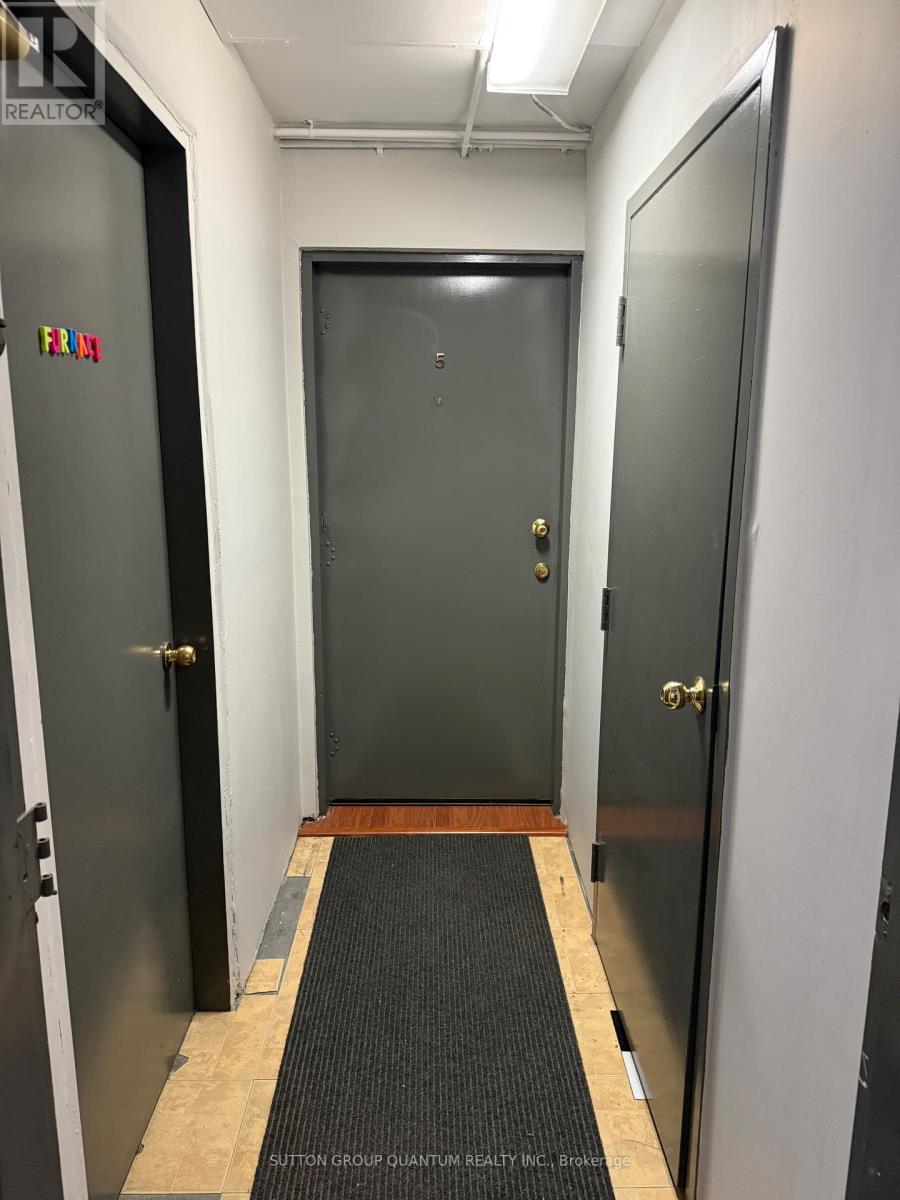 25a Milton Street, Toronto, Ontario  M8Y 2X7 - Photo 10 - W12566816