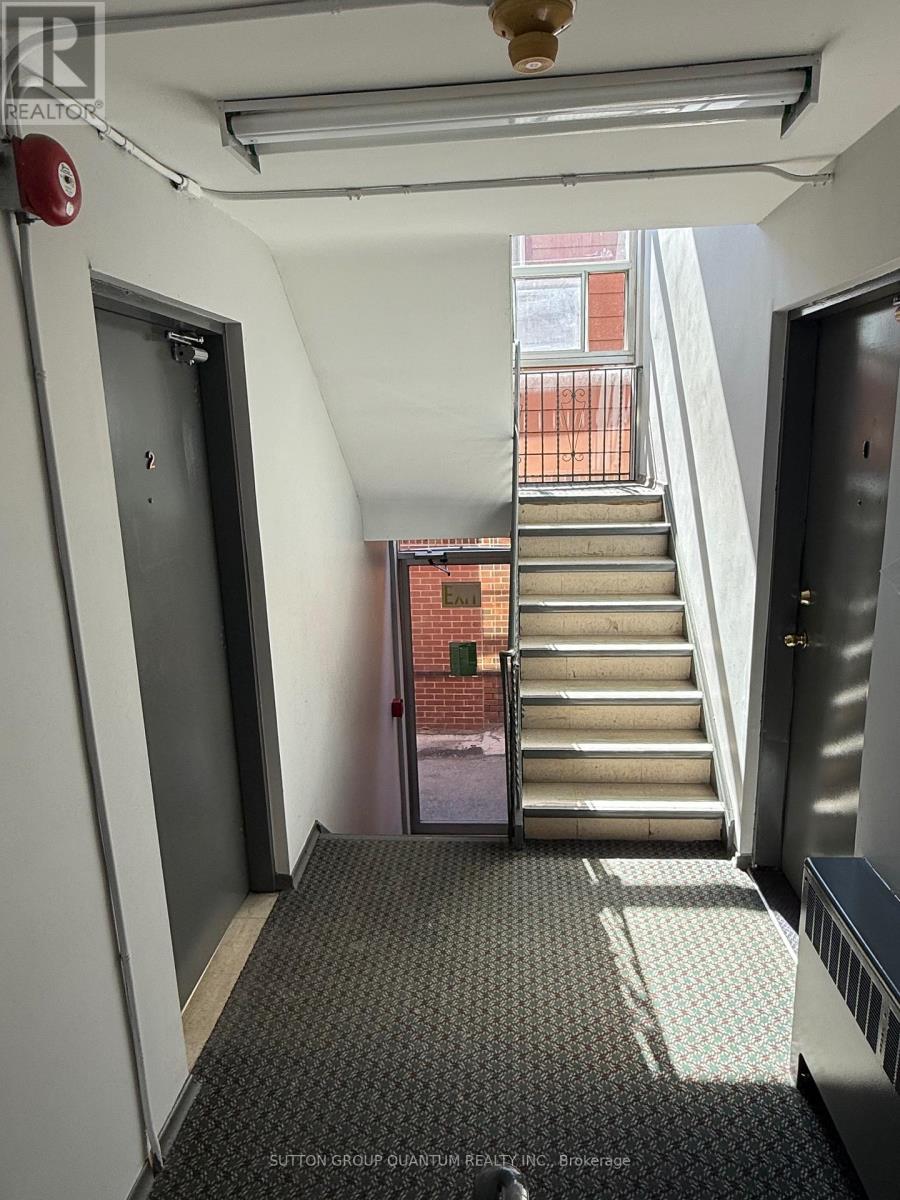 25a Milton Street, Toronto, Ontario  M8Y 2X7 - Photo 13 - W12566816