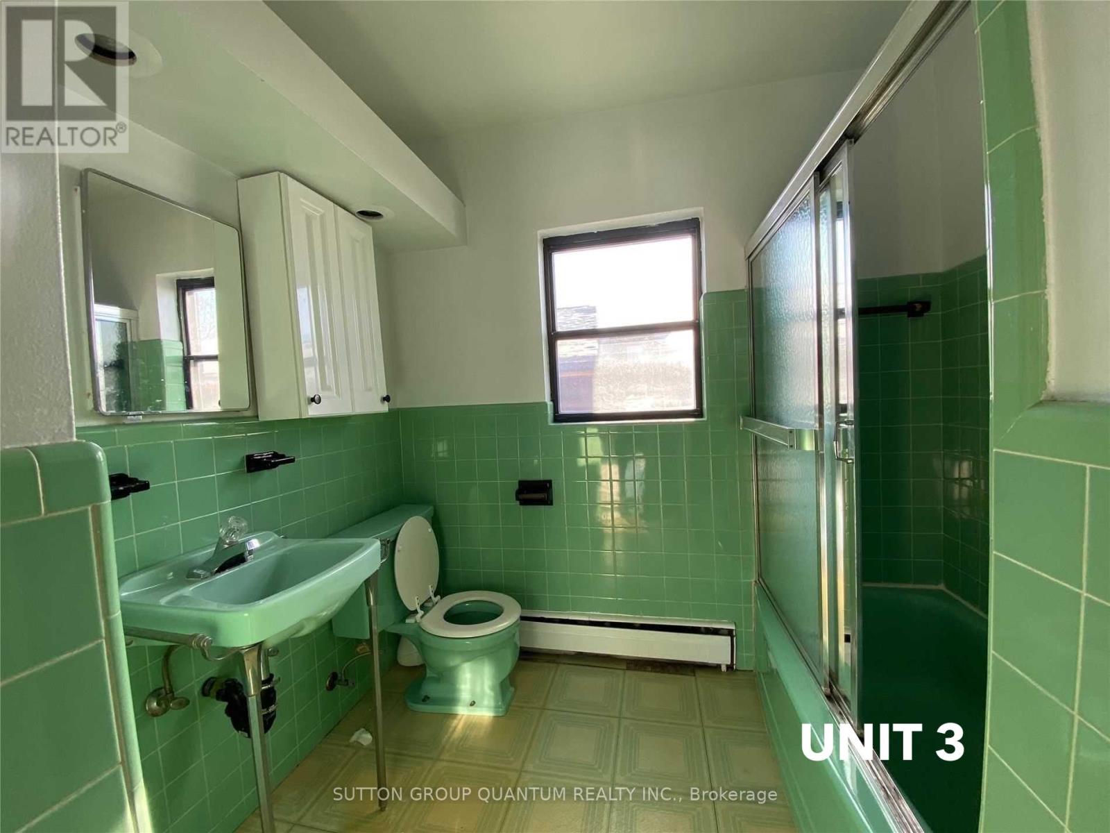 25a Milton Street, Toronto, Ontario  M8Y 2X7 - Photo 31 - W12566816