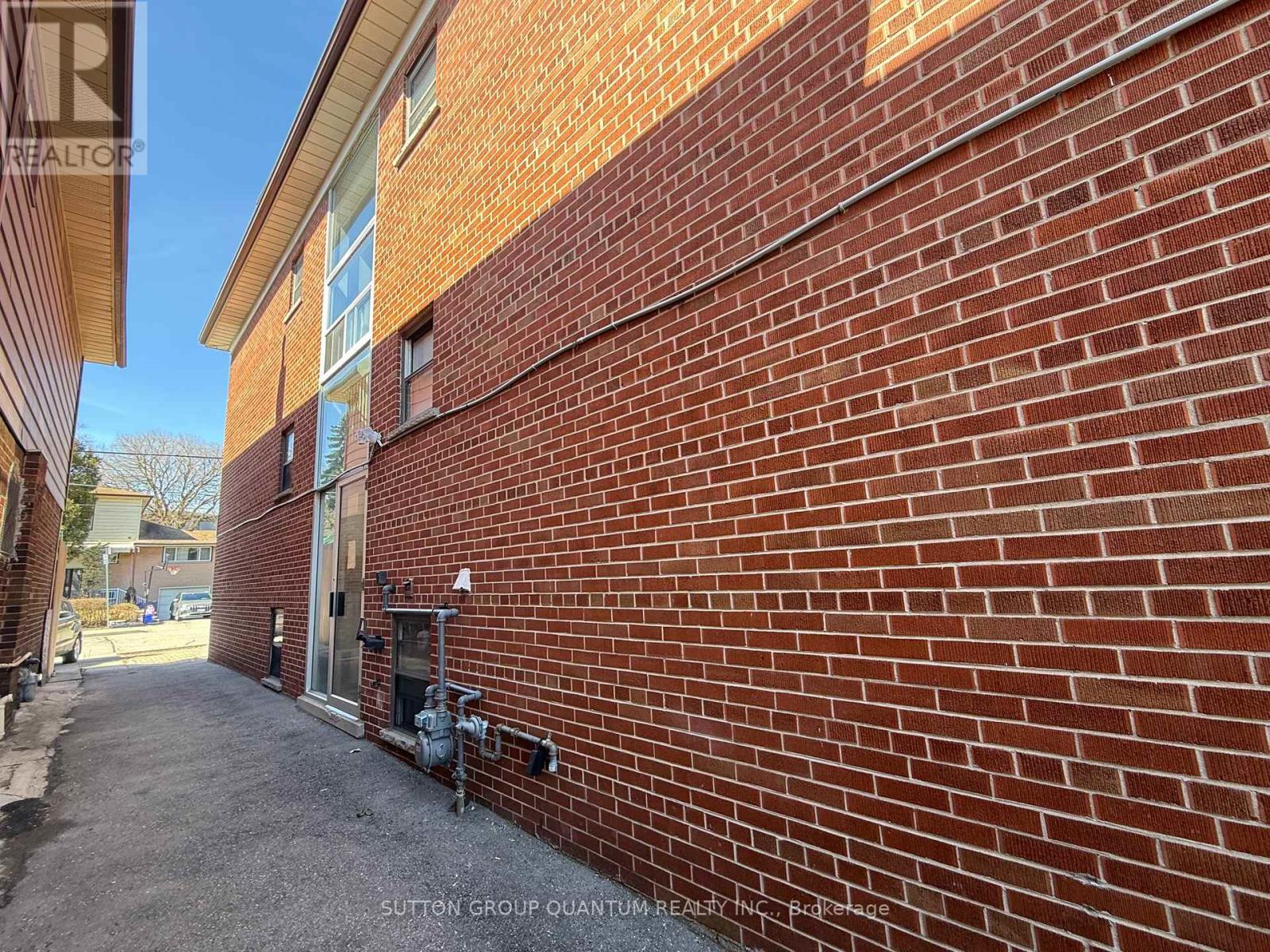 25a Milton Street, Toronto, Ontario  M8Y 2X7 - Photo 4 - W12566816