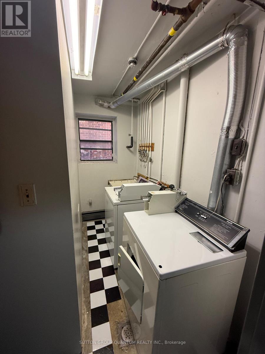 25a Milton Street, Toronto, Ontario  M8Y 2X7 - Photo 9 - W12566816