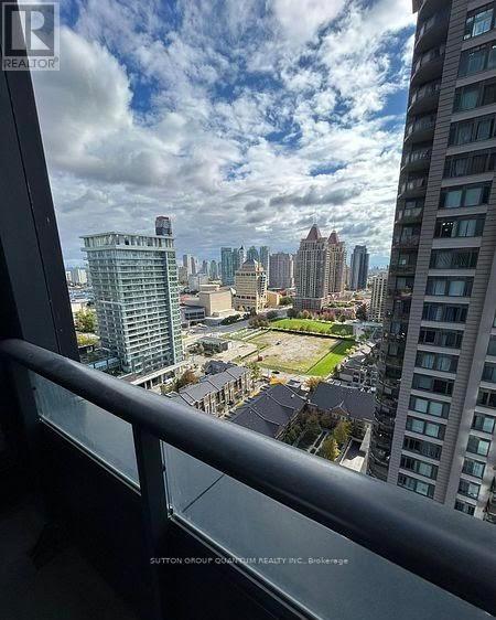 1705 - 395 Square One Drive S, Mississauga, Ontario  L5B 0P6 - Photo 10 - W12566850