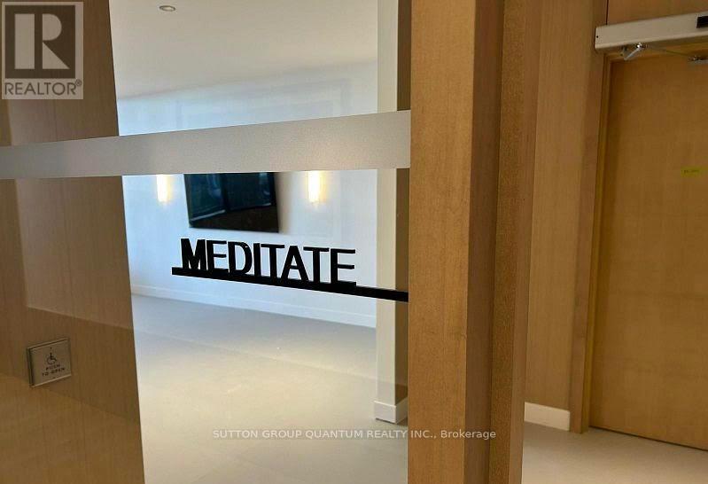 1705 - 395 Square One Drive S, Mississauga, Ontario  L5B 0P6 - Photo 11 - W12566850