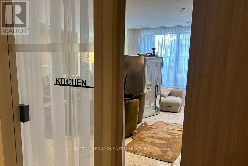 1705 - 395 Square One Drive S, Mississauga, Ontario  L5B 0P6 - Photo 15 - W12566850