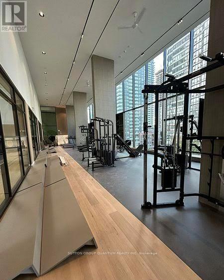 1705 - 395 Square One Drive S, Mississauga, Ontario  L5B 0P6 - Photo 17 - W12566850