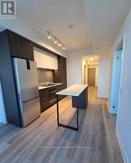 1705 - 395 Square One Drive S, Mississauga, Ontario  L5B 0P6 - Photo 6 - W12566850