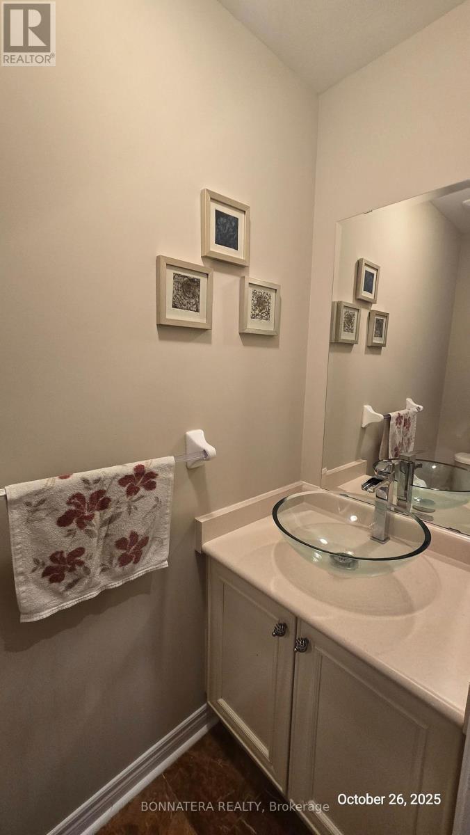 3156 Clipperton (Main & Upper & Part Of Basement) Drive, Mississauga, Ontario  L5M 0C2 - Photo 7 - W12566882